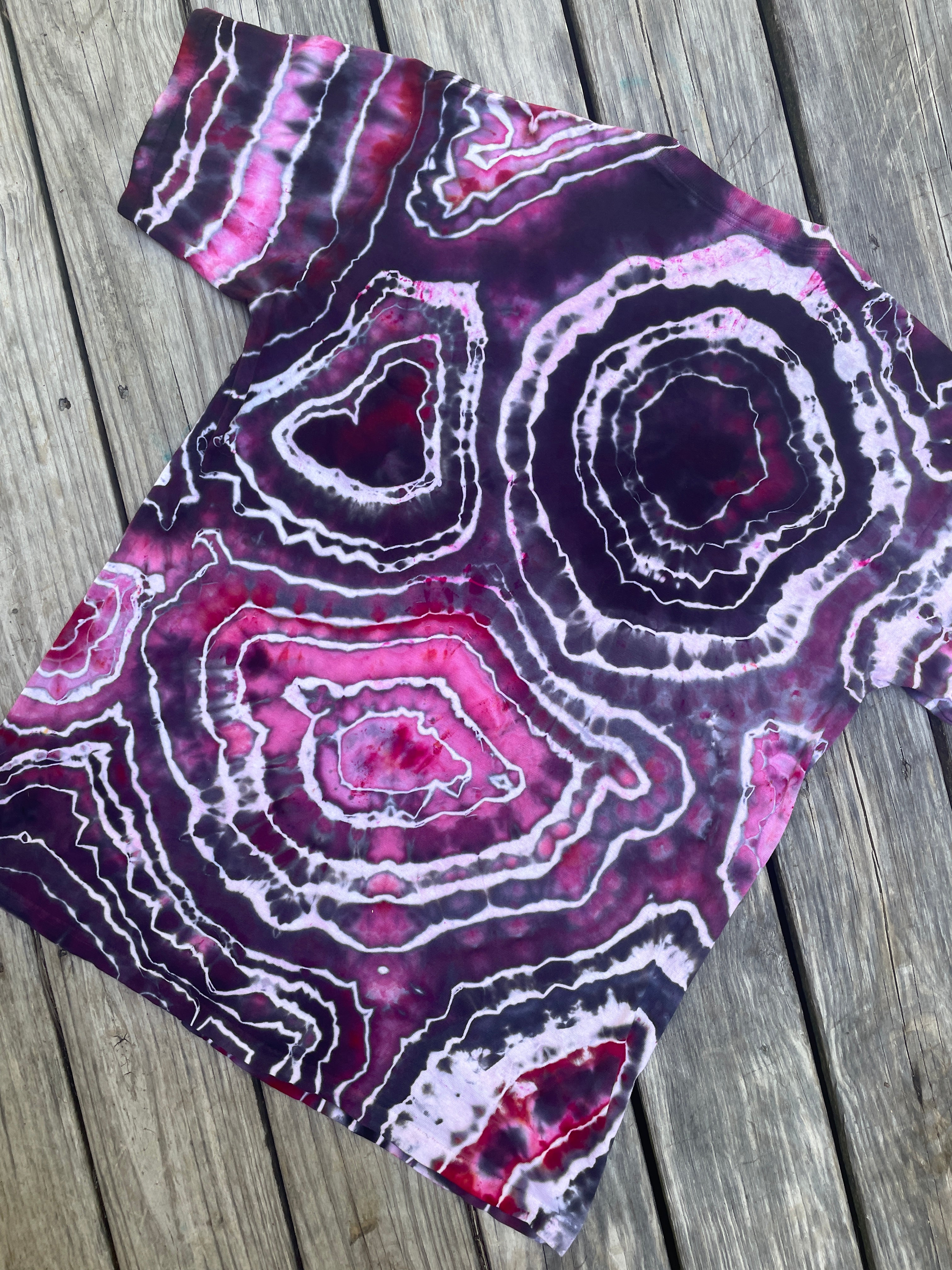 Red and Black Horse Geode Short Sleeve Tie Dye T-Shirt | Men's Large