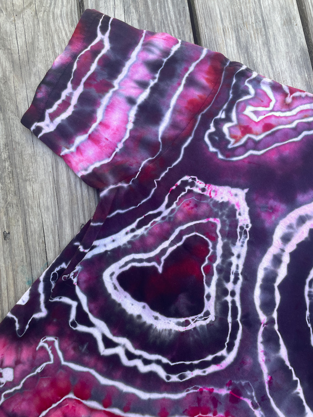 Red and Black Horse Geode Short Sleeve Tie Dye T-Shirt | Men's Large