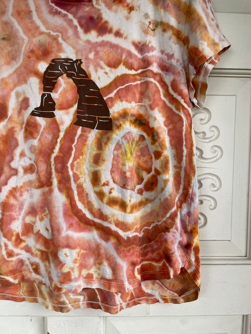 Medium Women's Delicate Arch Handmade Geode Tie Dye T-Shirt | One-Of-a-Kind Upcycled Orange and White Earth Tones Short Sleeve Shirt