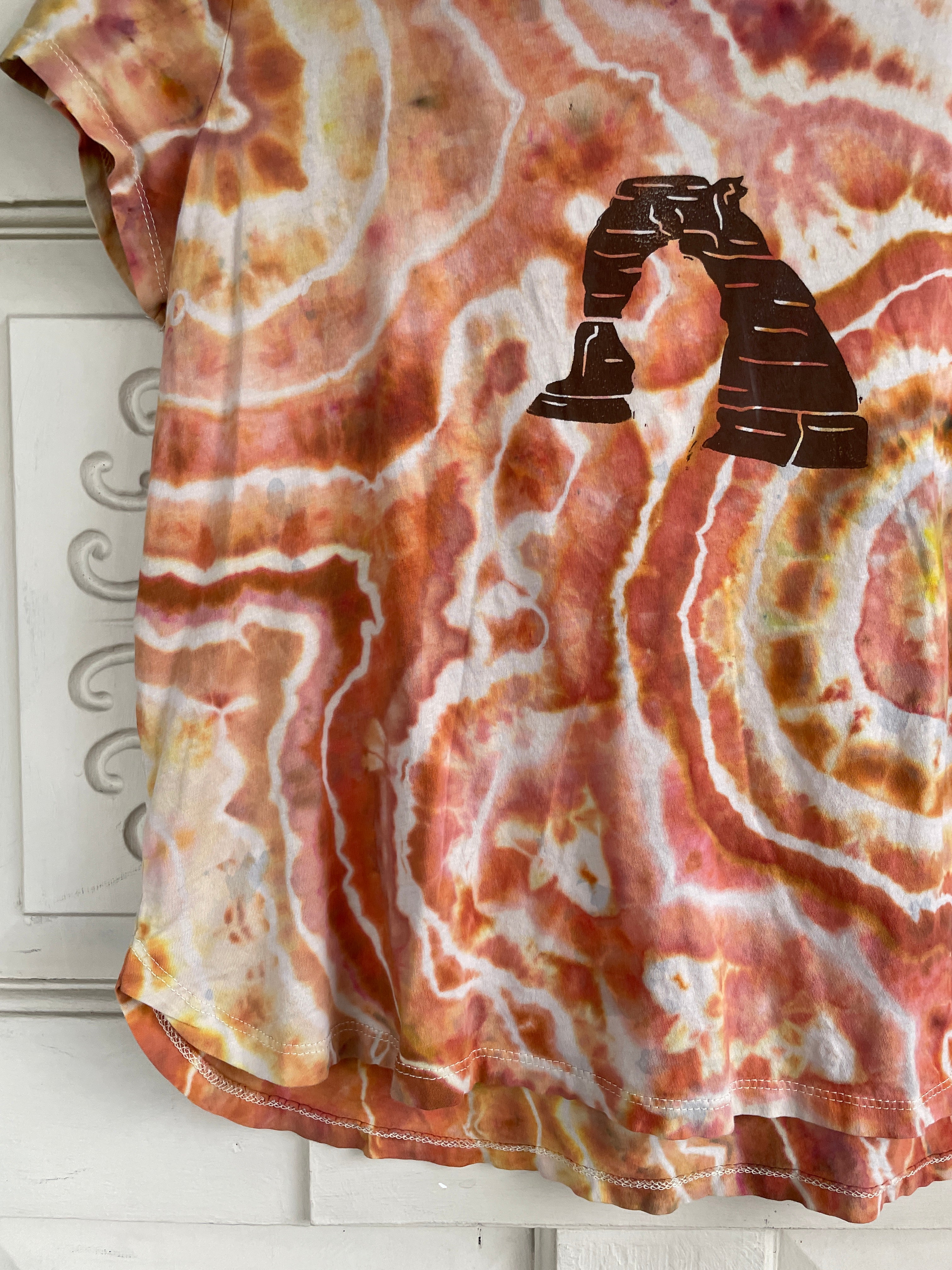 Medium Women's Delicate Arch Handmade Geode Tie Dye T-Shirt | One-Of-a-Kind Upcycled Orange and White Earth Tones Short Sleeve Shirt