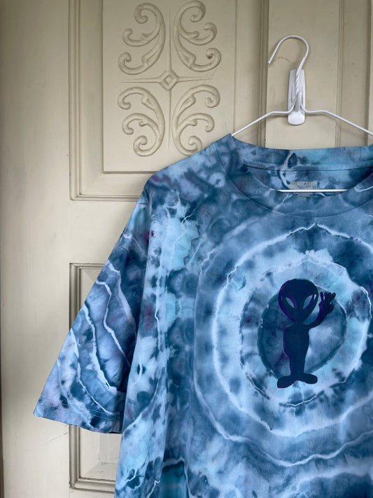 2XL Men's Groovy Alien Handmade Galaxy Geode Tie Dye T-Shirt | One-Of-a-Kind Upcycled Blue and White Short Sleeve Shirt