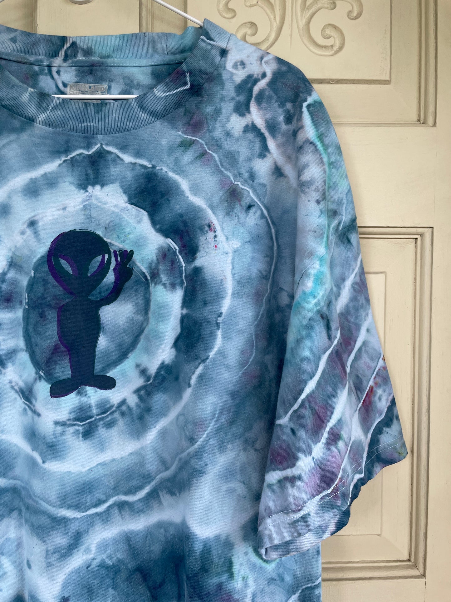 2XL Men's Groovy Alien Handmade Galaxy Geode Tie Dye T-Shirt | One-Of-a-Kind Upcycled Blue and White Short Sleeve Shirt