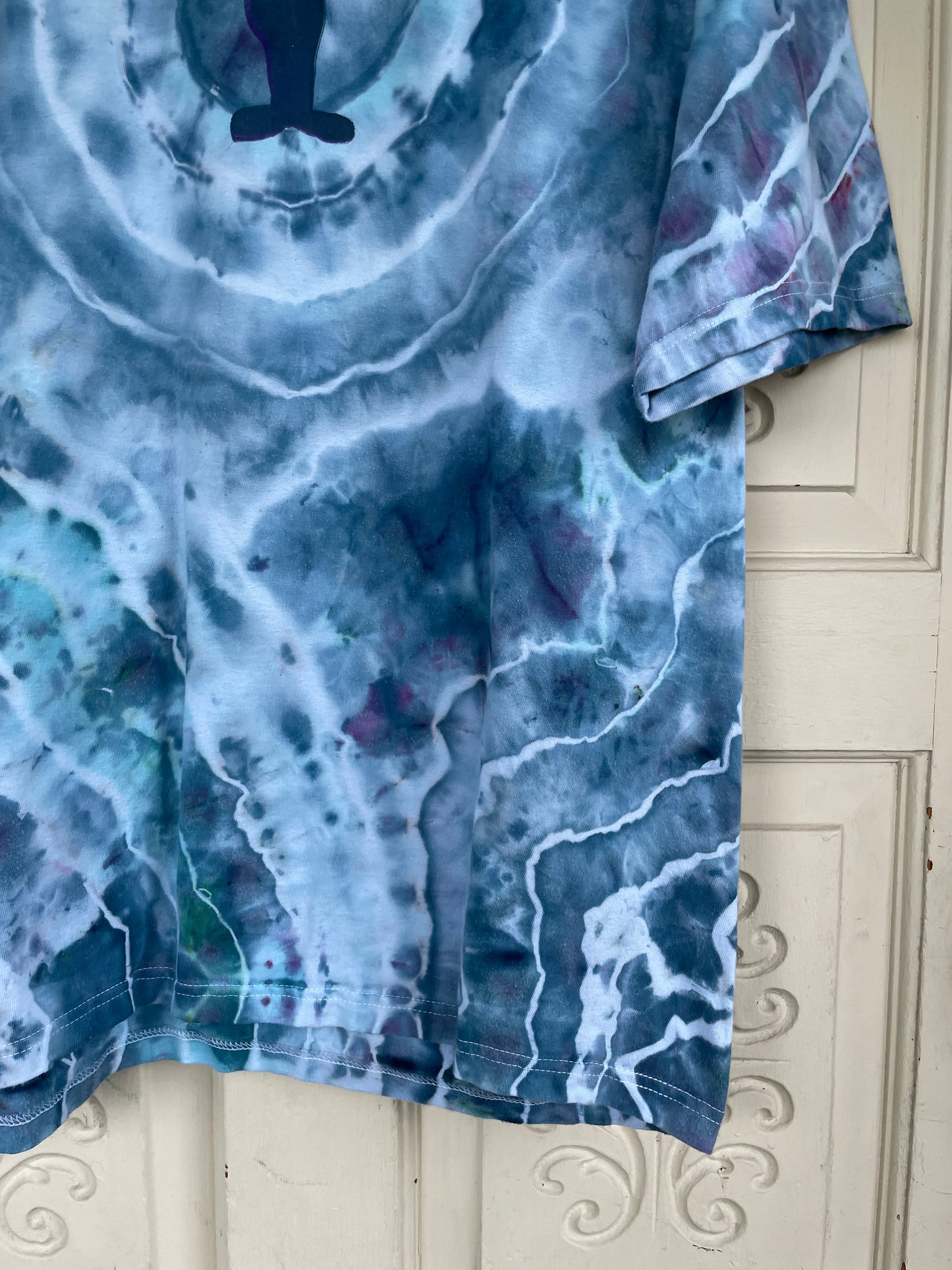 2XL Men's Groovy Alien Handmade Galaxy Geode Tie Dye T-Shirt | One-Of-a-Kind Upcycled Blue and White Short Sleeve Shirt