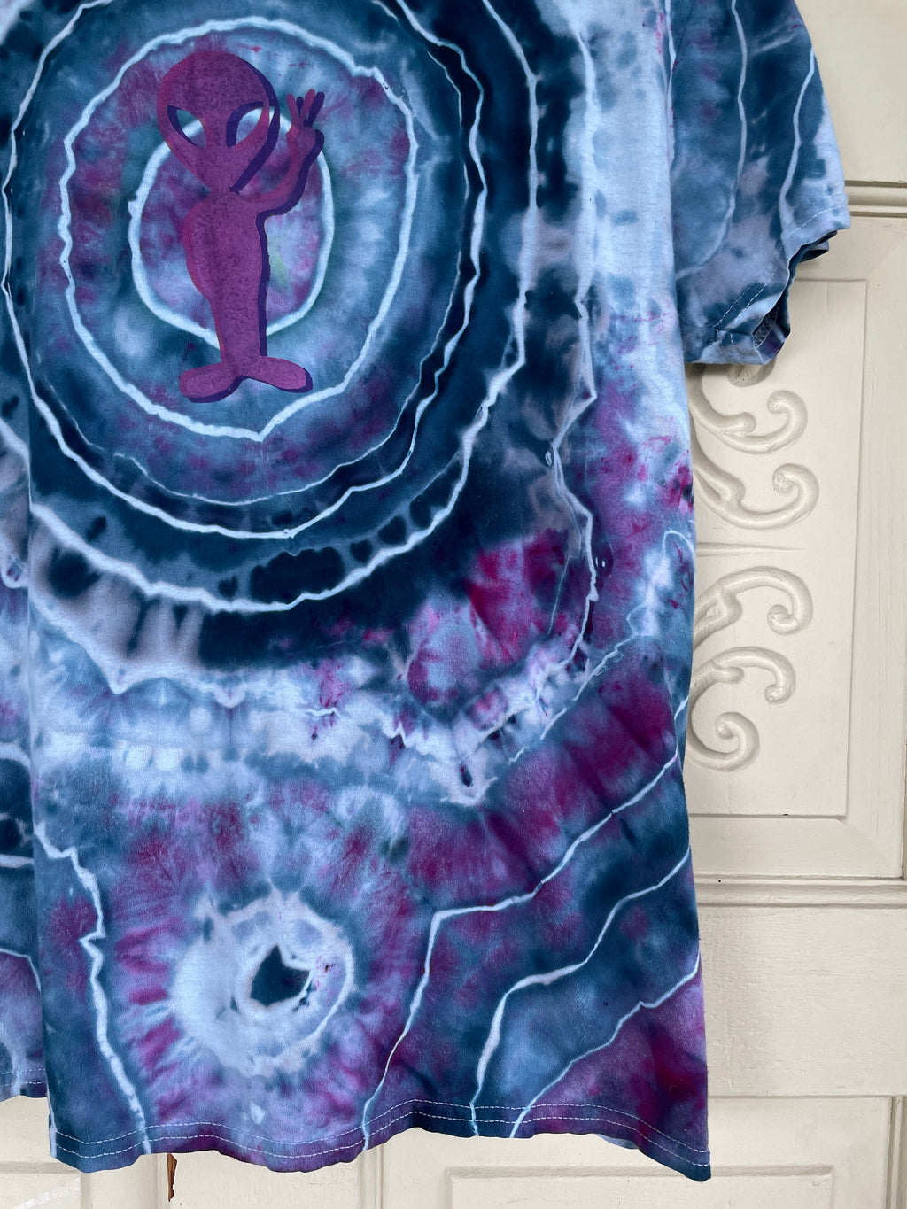 Medium Men's Groovy Alien Handmade Galaxy Geode Tie Dye T-Shirt | One-Of-a-Kind Upcycled Blue and White Short Sleeve Shirt
