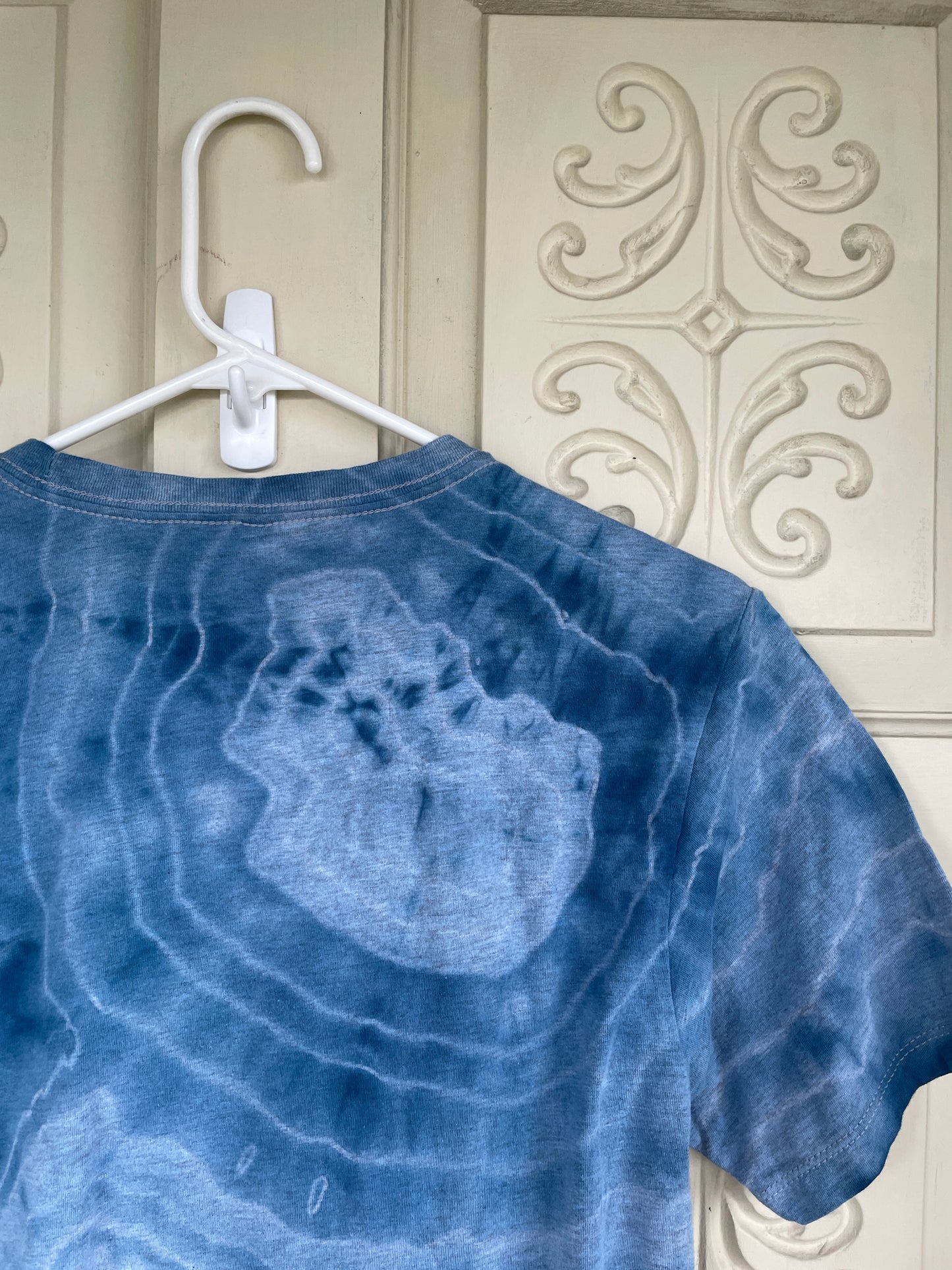 Small Men's Groovy Alien Handmade Galaxy Geode Tie Dye Long-Line T-Shirt | One-Of-a-Kind Upcycled Blue and Gray Short Sleeve Shirt