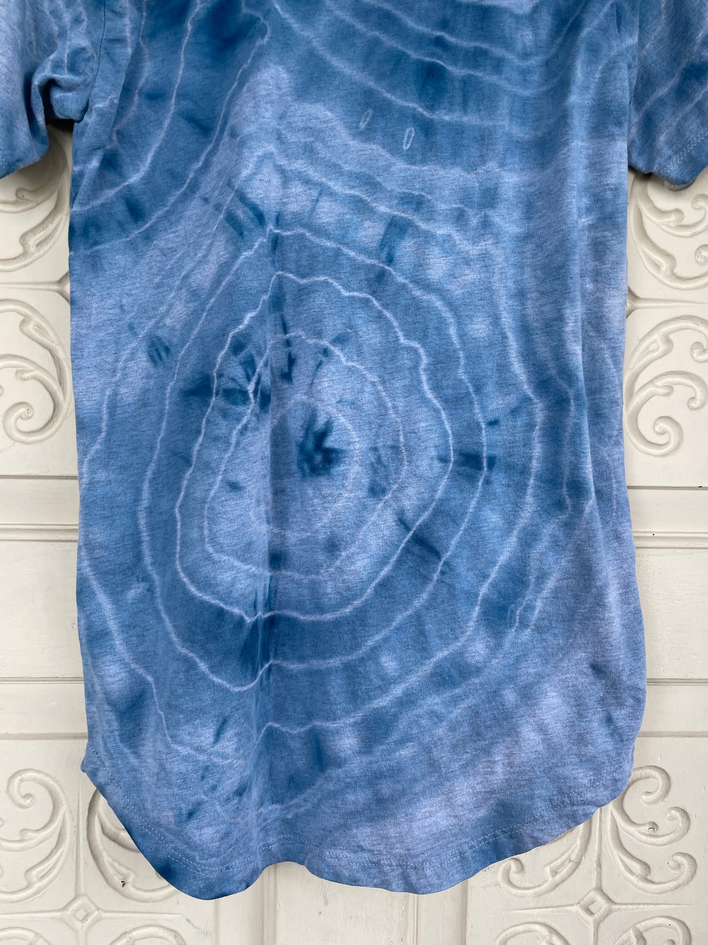 Small Men's Groovy Alien Handmade Galaxy Geode Tie Dye Long-Line T-Shirt | One-Of-a-Kind Upcycled Blue and Gray Short Sleeve Shirt