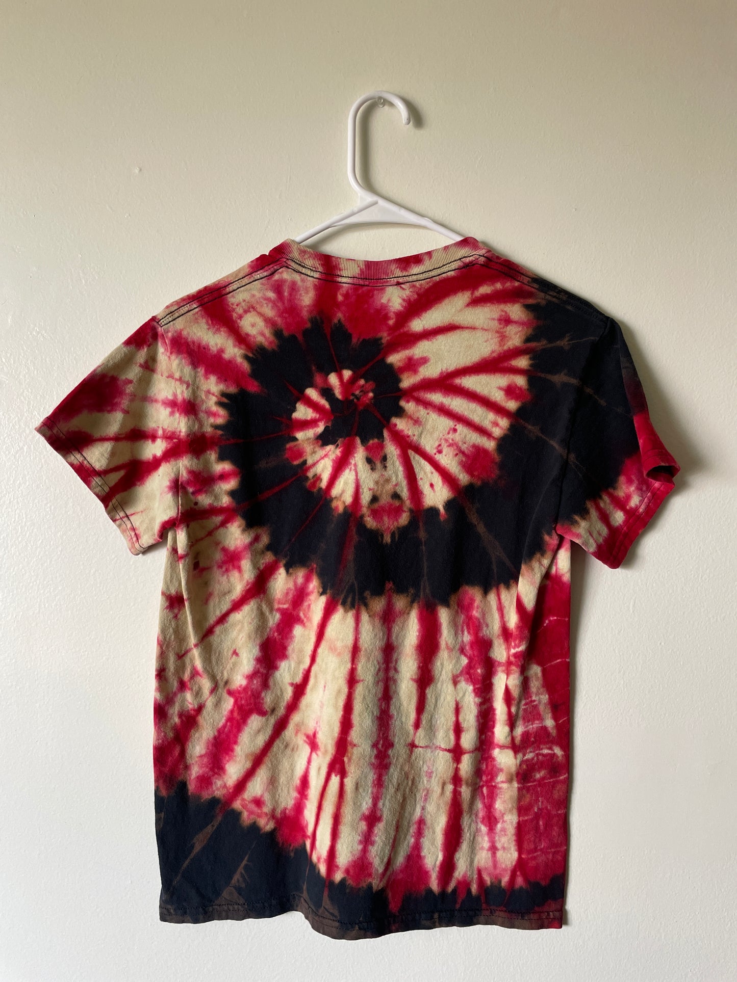 Small Men's Utah's Bouldering Handmade Reverse Tie Dye Short Sleeve T-Shirt | One-Of-a-Kind Upcycled Black and Red Tie Dye Top