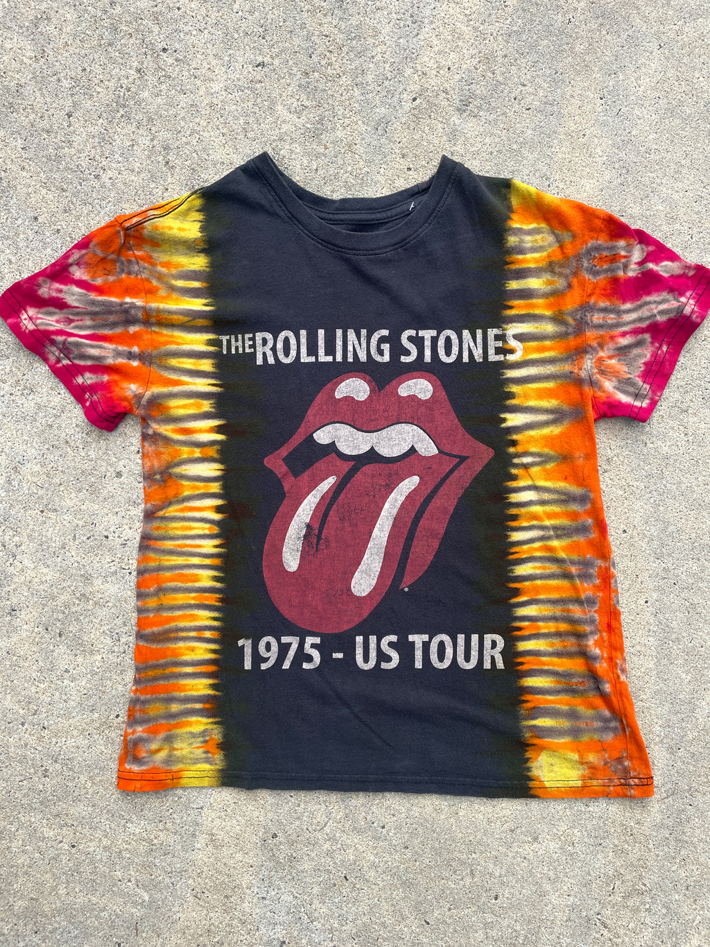 The Rolling Stones Hot Lips Red, Orange, and Black Short Sleeve Tie Dye T-Shirt | Men's Small