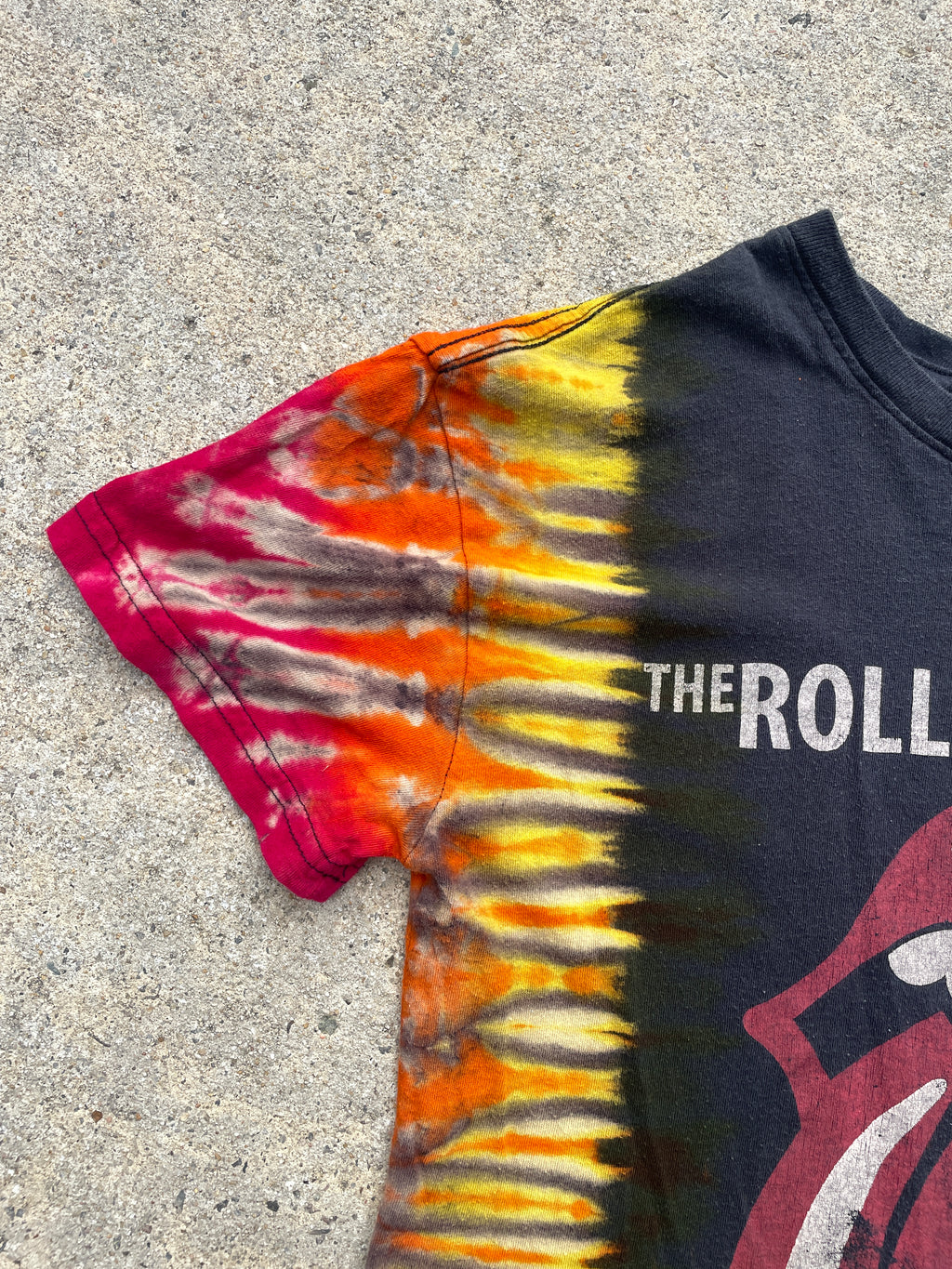 The Rolling Stones Hot Lips Red, Orange, and Black Short Sleeve Tie Dye T-Shirt | Men's Small