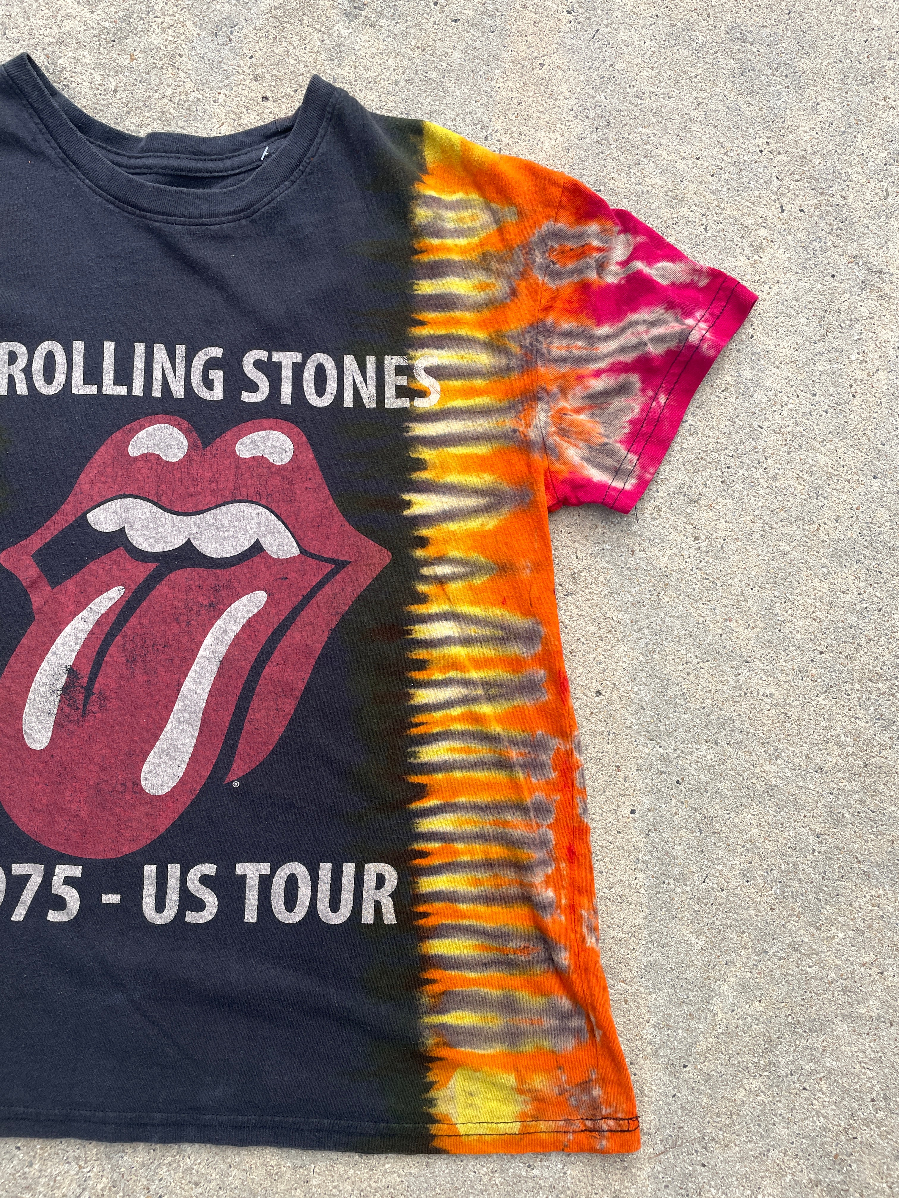 The Rolling Stones Hot Lips Red, Orange, and Black Short Sleeve Tie Dye T-Shirt | Men's Small