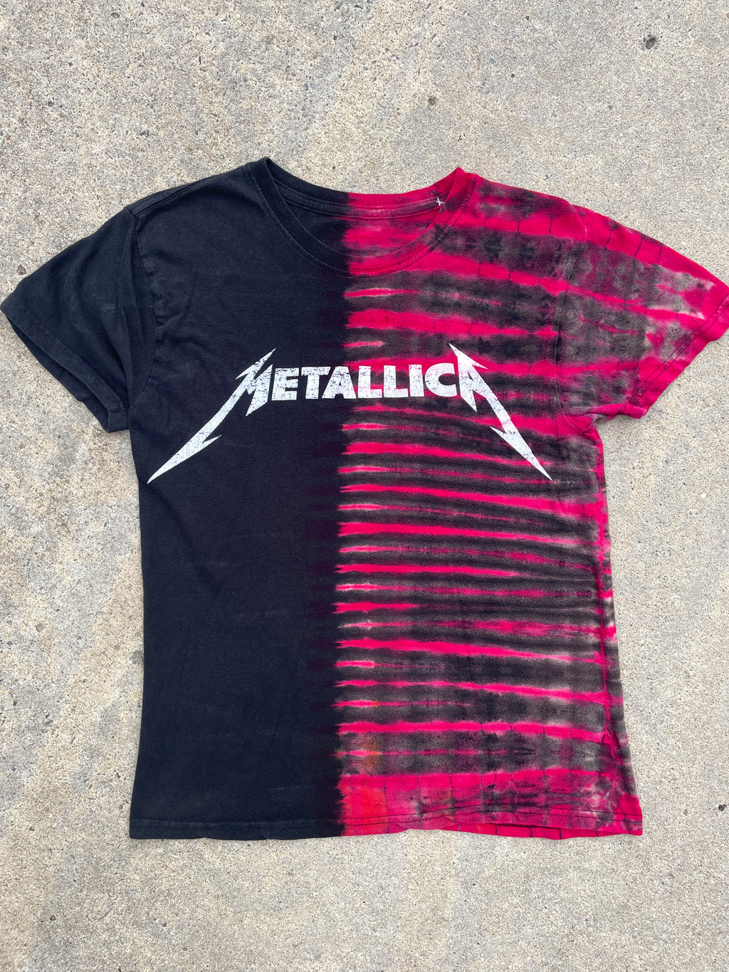 Metallica Red and Black Short Sleeve Tie Dye T-Shirt | Women's Medium