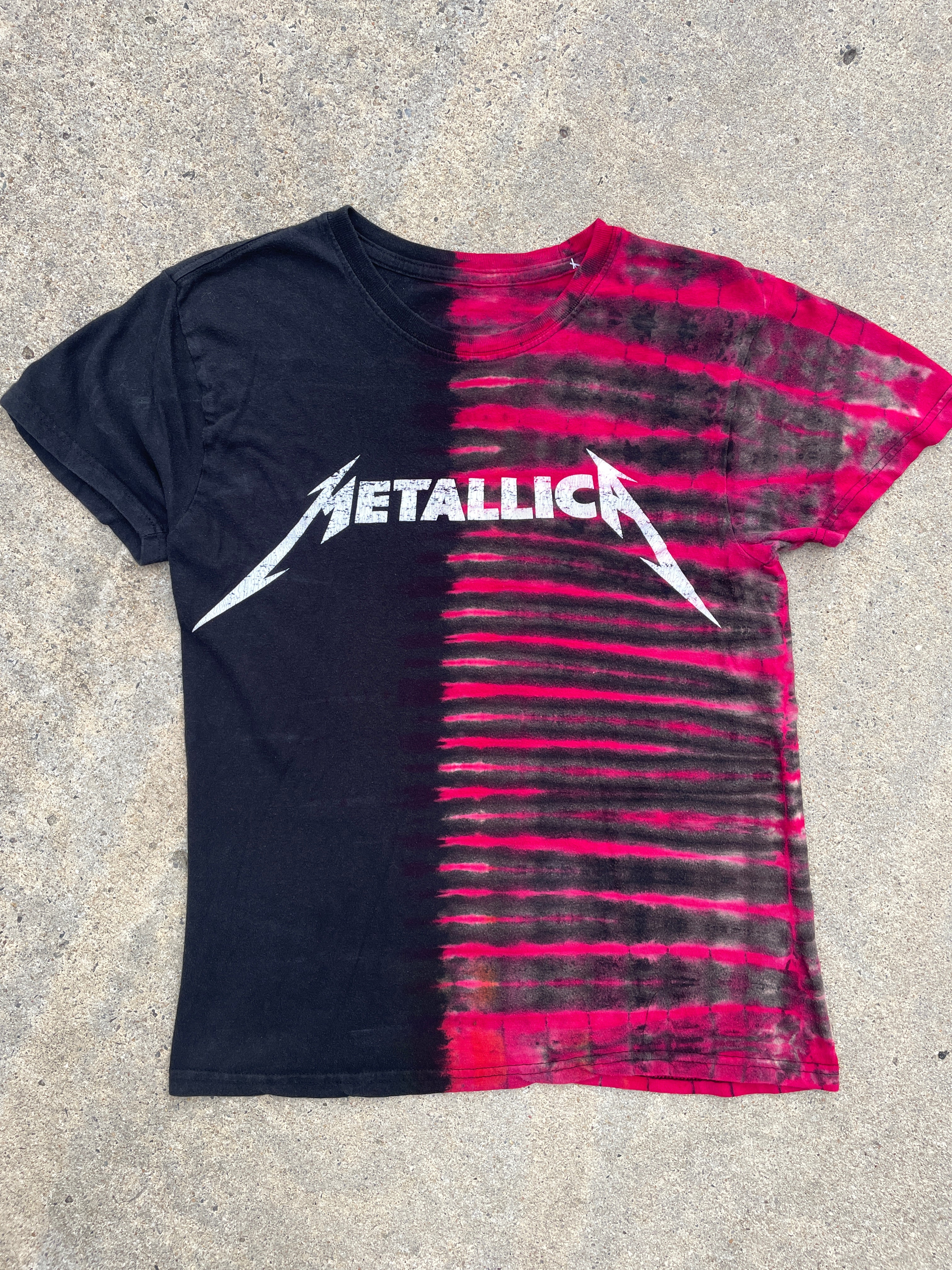 Metallica Red and Black Short Sleeve Tie Dye T-Shirt | Women's Medium