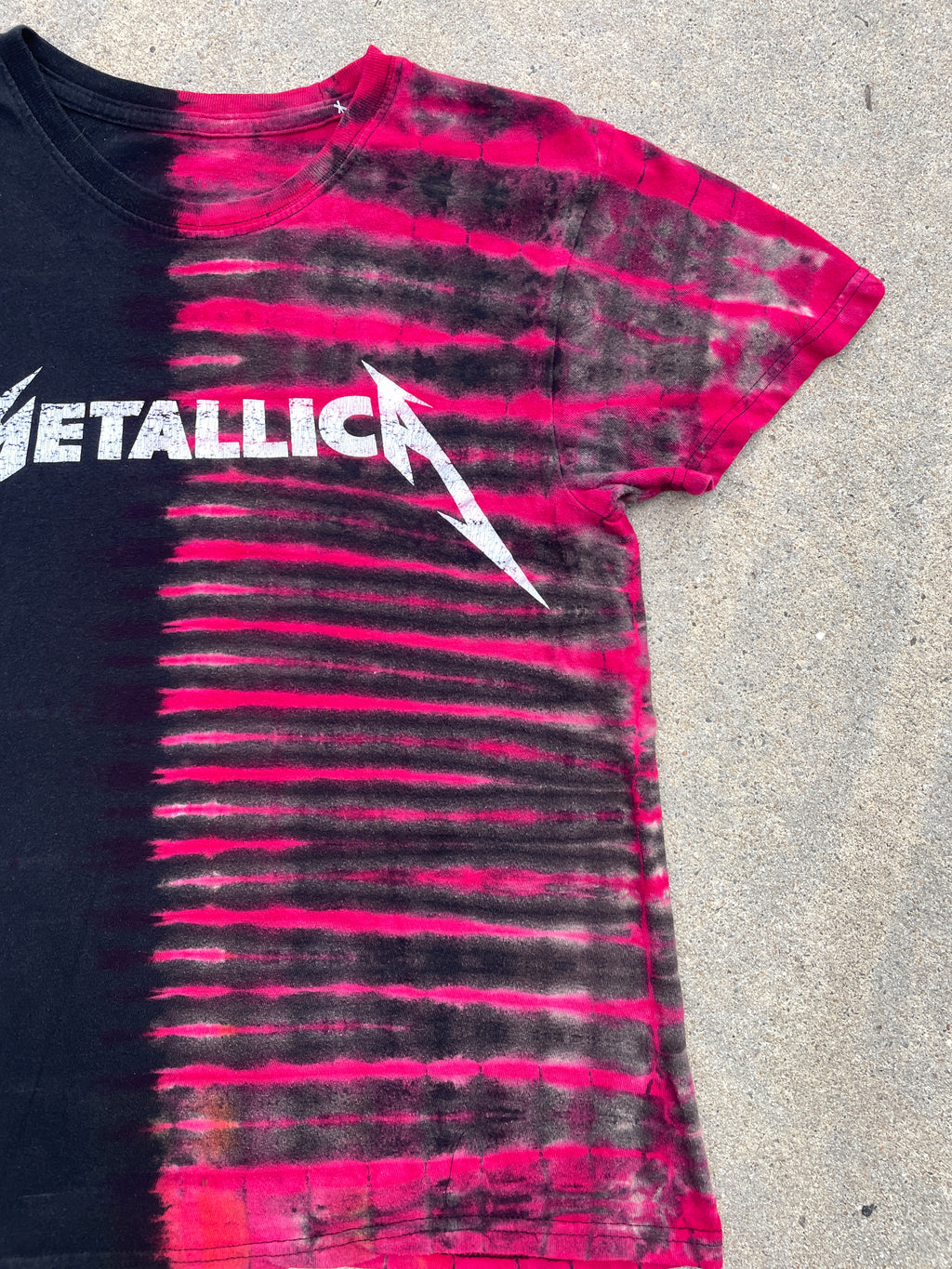 Metallica Red and Black Short Sleeve Tie Dye T-Shirt | Women's Medium