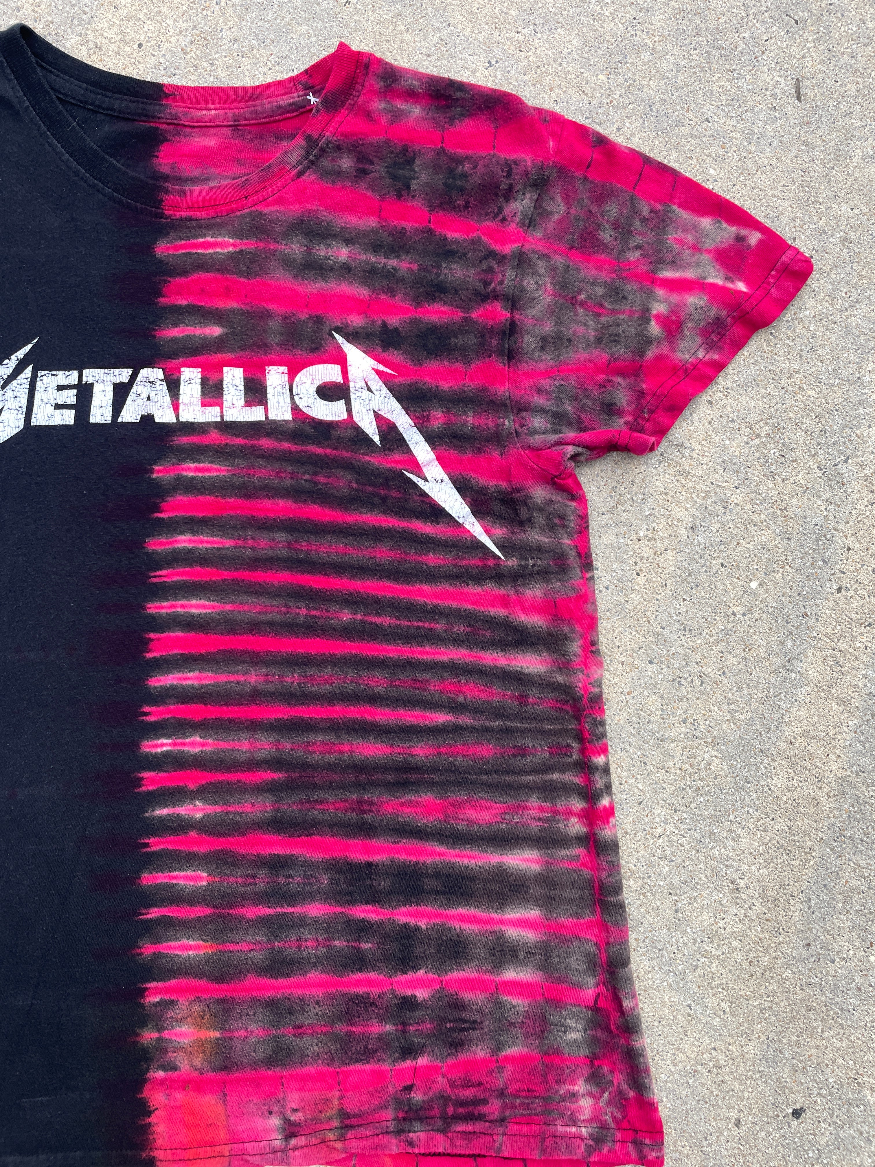 Metallica Red and Black Short Sleeve Tie Dye T-Shirt | Women's Medium