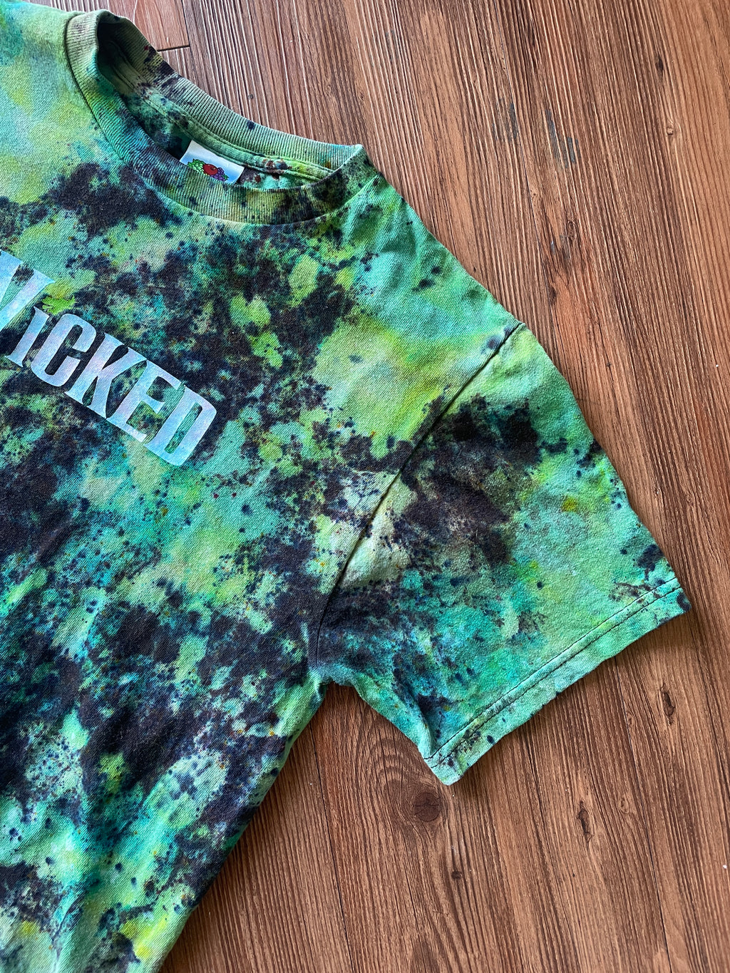 Small Men’s Wicked Handmade Tie Dye T-Shirt | Green and Black Defy Gravity Tie Dye Short Sleeve