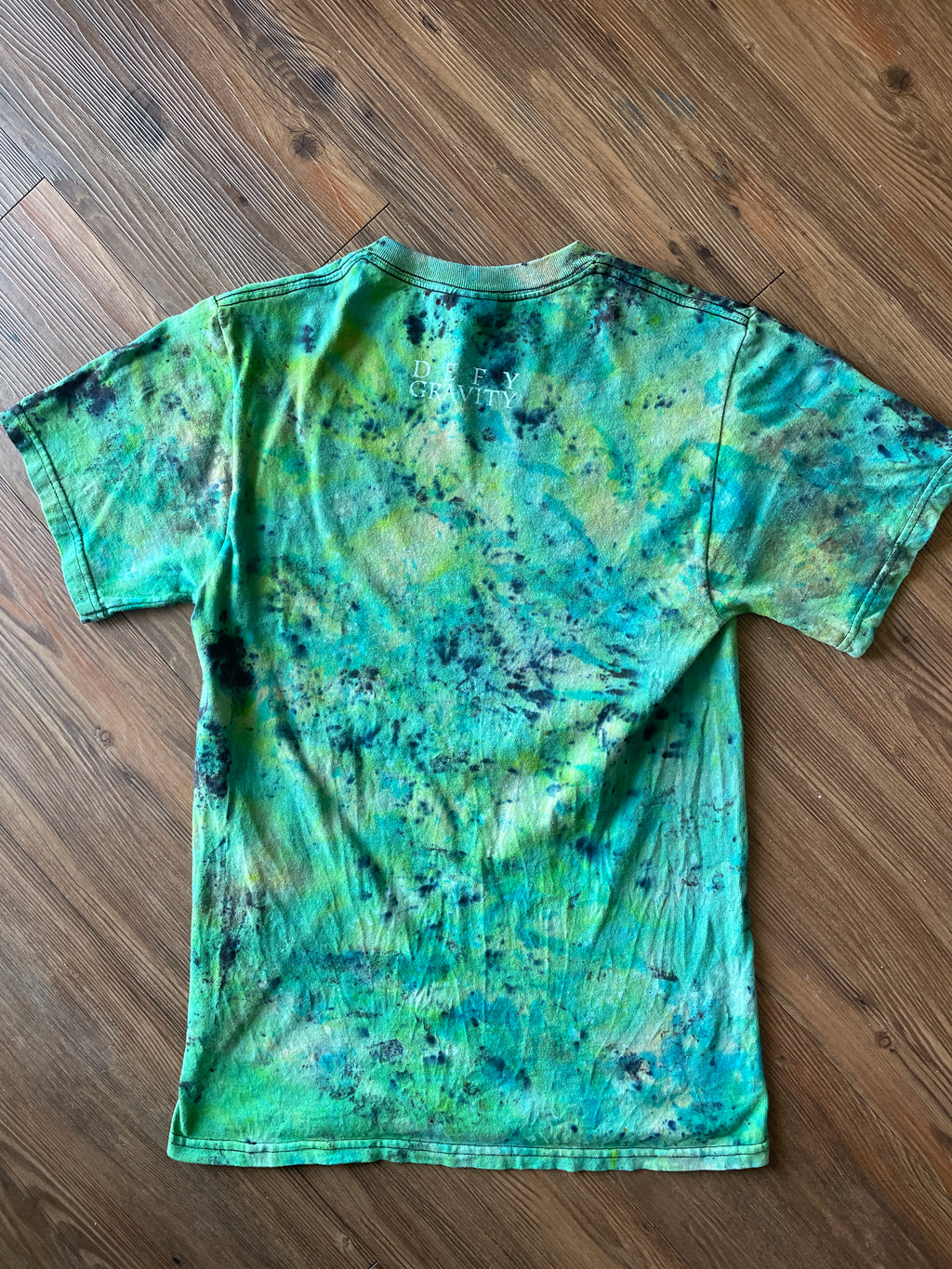 Small Men’s Wicked Handmade Tie Dye T-Shirt | Green and Black Defy Gravity Tie Dye Short Sleeve