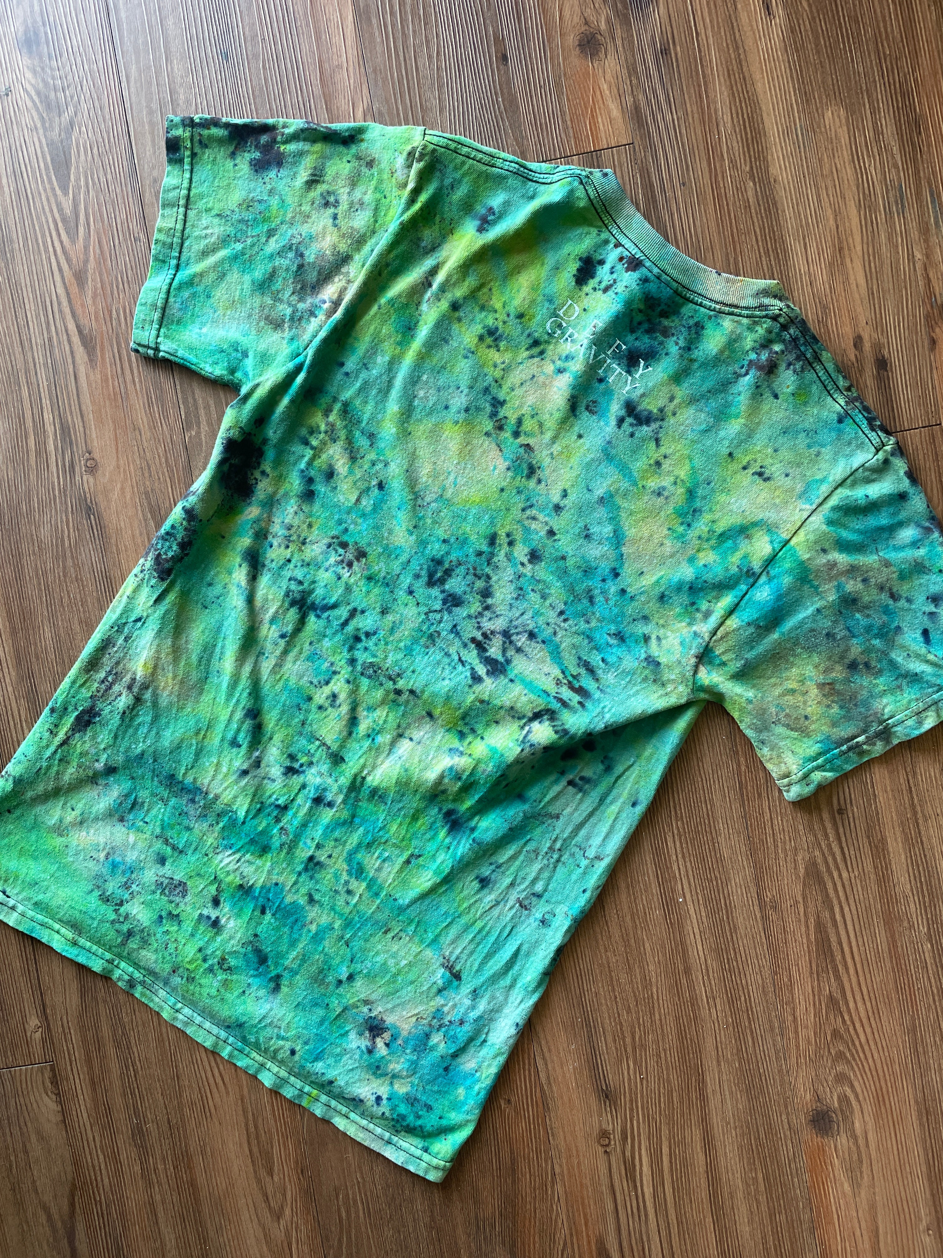 Small Men’s Wicked Handmade Tie Dye T-Shirt | Green and Black Defy Gravity Tie Dye Short Sleeve