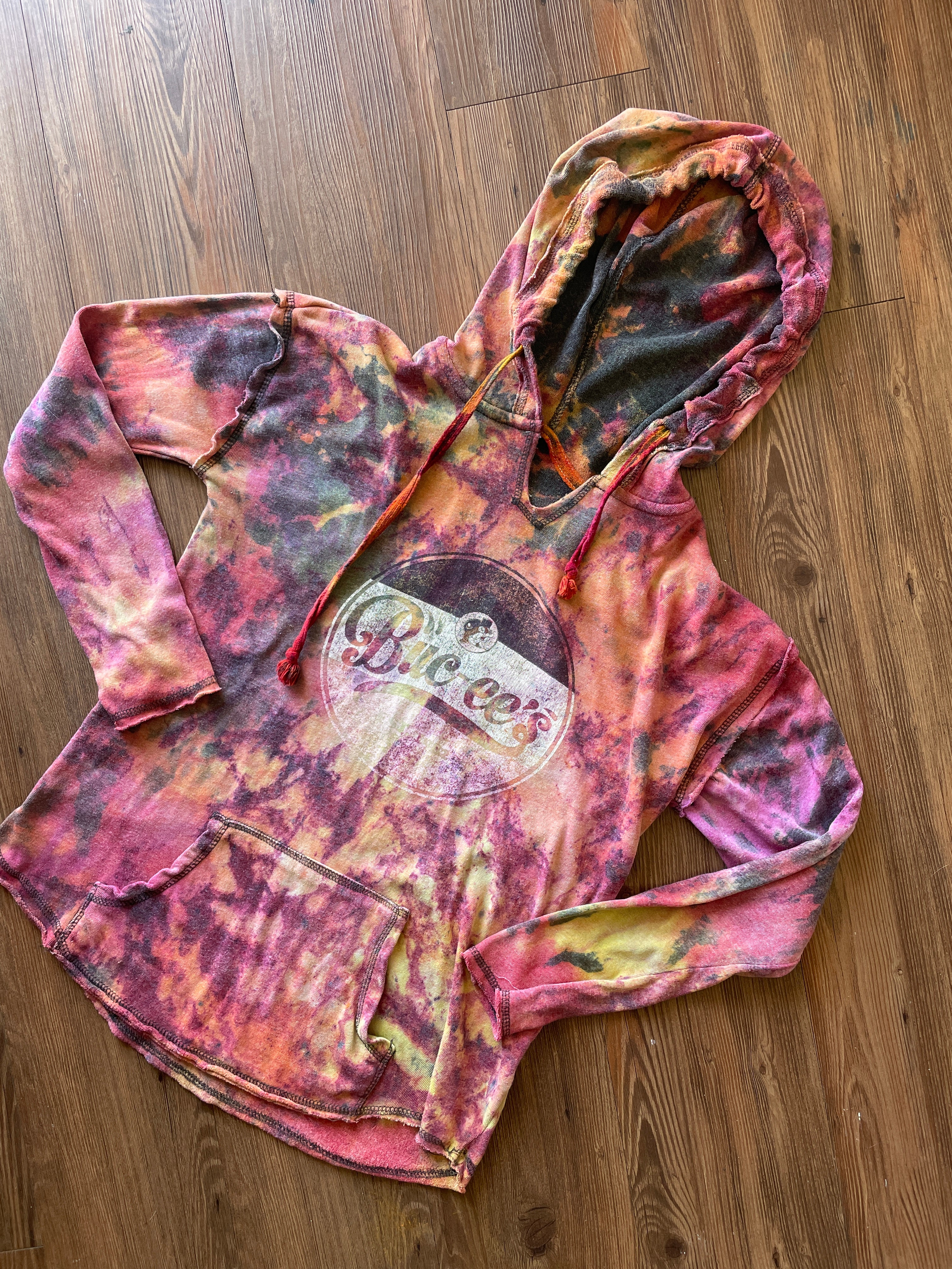 Medium Women’s Buc-ee’s Handmade Tie Dye Hooded Shirt | Bucee Beaver Pink and Orange Tie Dye Long Sleeve