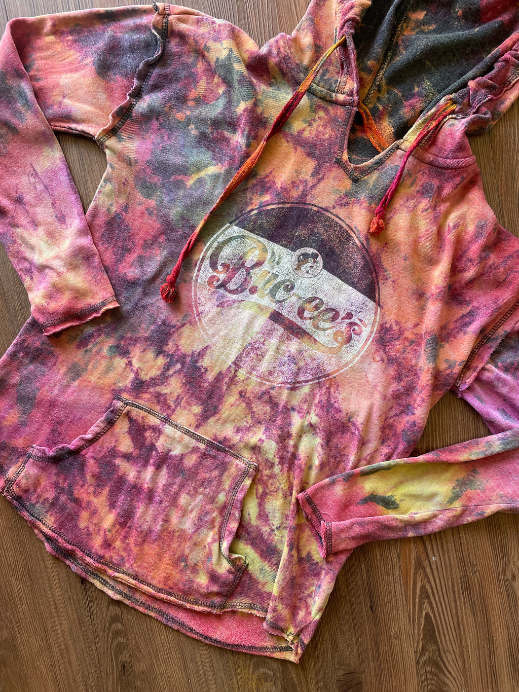 Medium Women’s Buc-ee’s Handmade Tie Dye Hooded Shirt | Bucee Beaver Pink and Orange Tie Dye Long Sleeve