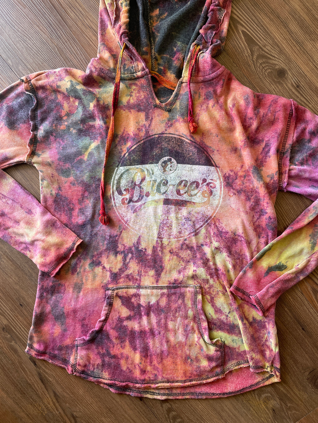 Medium Women’s Buc-ee’s Handmade Tie Dye Hooded Shirt | Bucee Beaver Pink and Orange Tie Dye Long Sleeve
