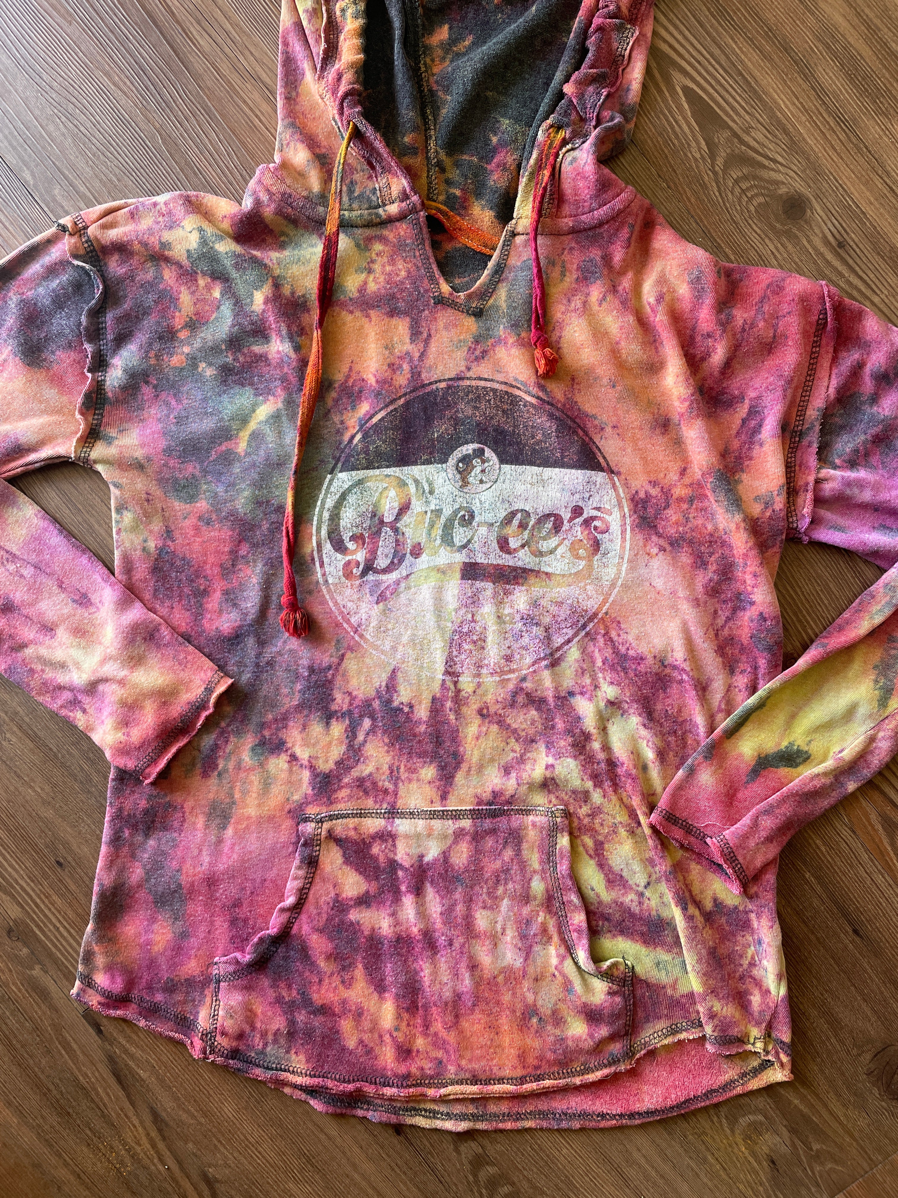 Medium Women’s Buc-ee’s Handmade Tie Dye Hooded Shirt | Bucee Beaver Pink and Orange Tie Dye Long Sleeve