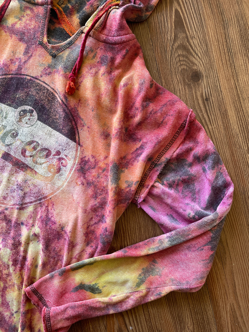 Medium Women’s Buc-ee’s Handmade Tie Dye Hooded Shirt | Bucee Beaver Pink and Orange Tie Dye Long Sleeve