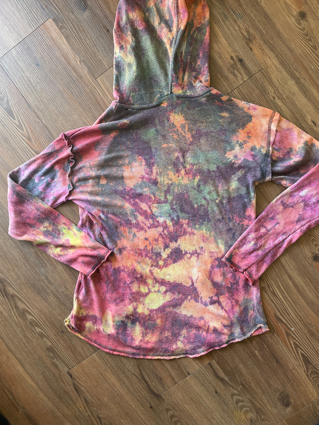 Medium Women’s Buc-ee’s Handmade Tie Dye Hooded Shirt | Bucee Beaver Pink and Orange Tie Dye Long Sleeve