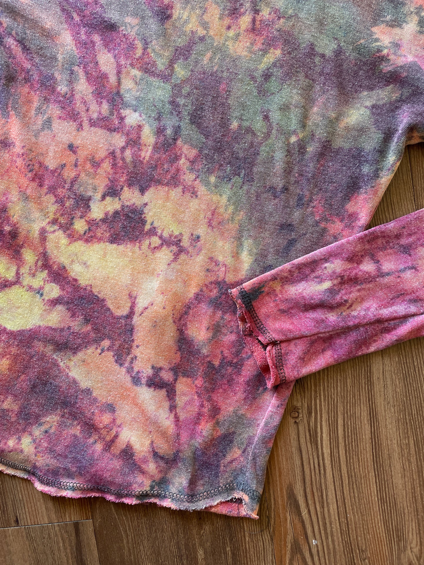 Medium Women’s Buc-ee’s Handmade Tie Dye Hooded Shirt | Bucee Beaver Pink and Orange Tie Dye Long Sleeve