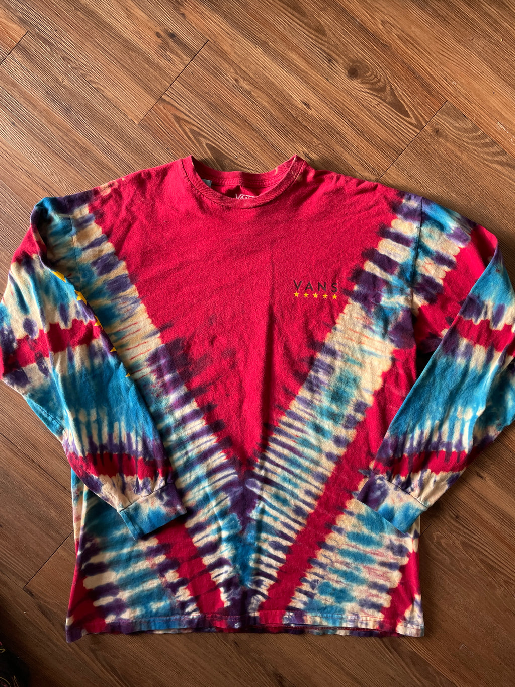 XL Men’s Vans Off The Walls Handmade Reverse Tie Dye Long Sleeve T-Short | Red, White, and Blue V-Pleated Long Sleeve