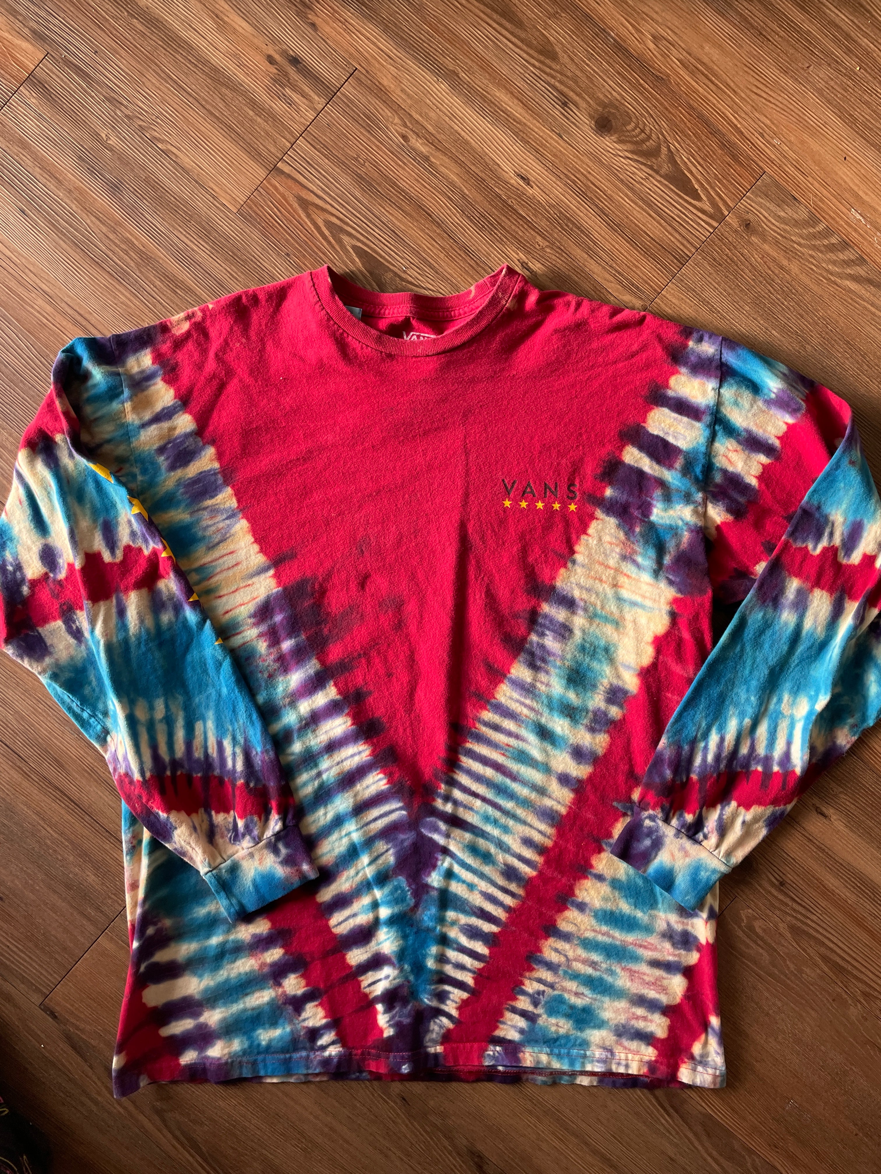 XL Men’s Vans Off The Walls Handmade Reverse Tie Dye Long Sleeve T-Short | Red, White, and Blue V-Pleated Long Sleeve