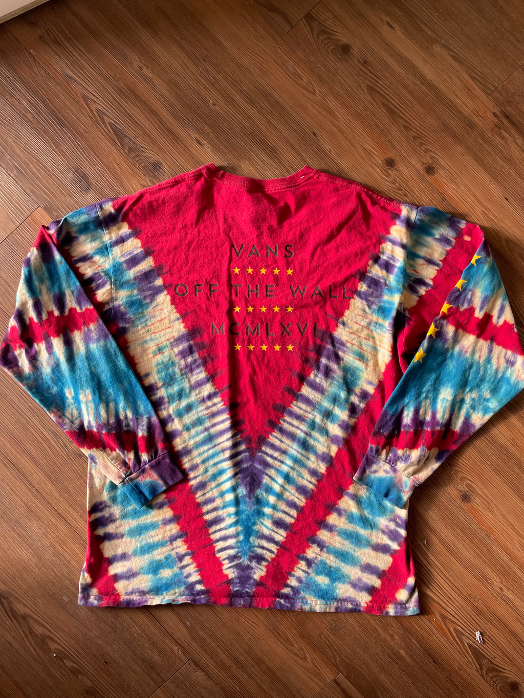 XL Men’s Vans Off The Walls Handmade Reverse Tie Dye Long Sleeve T-Short | Red, White, and Blue V-Pleated Long Sleeve