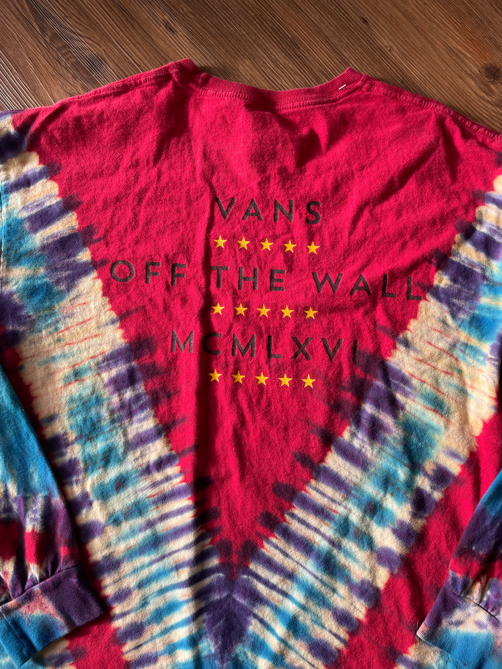 XL Men’s Vans Off The Walls Handmade Reverse Tie Dye Long Sleeve T-Short | Red, White, and Blue V-Pleated Long Sleeve