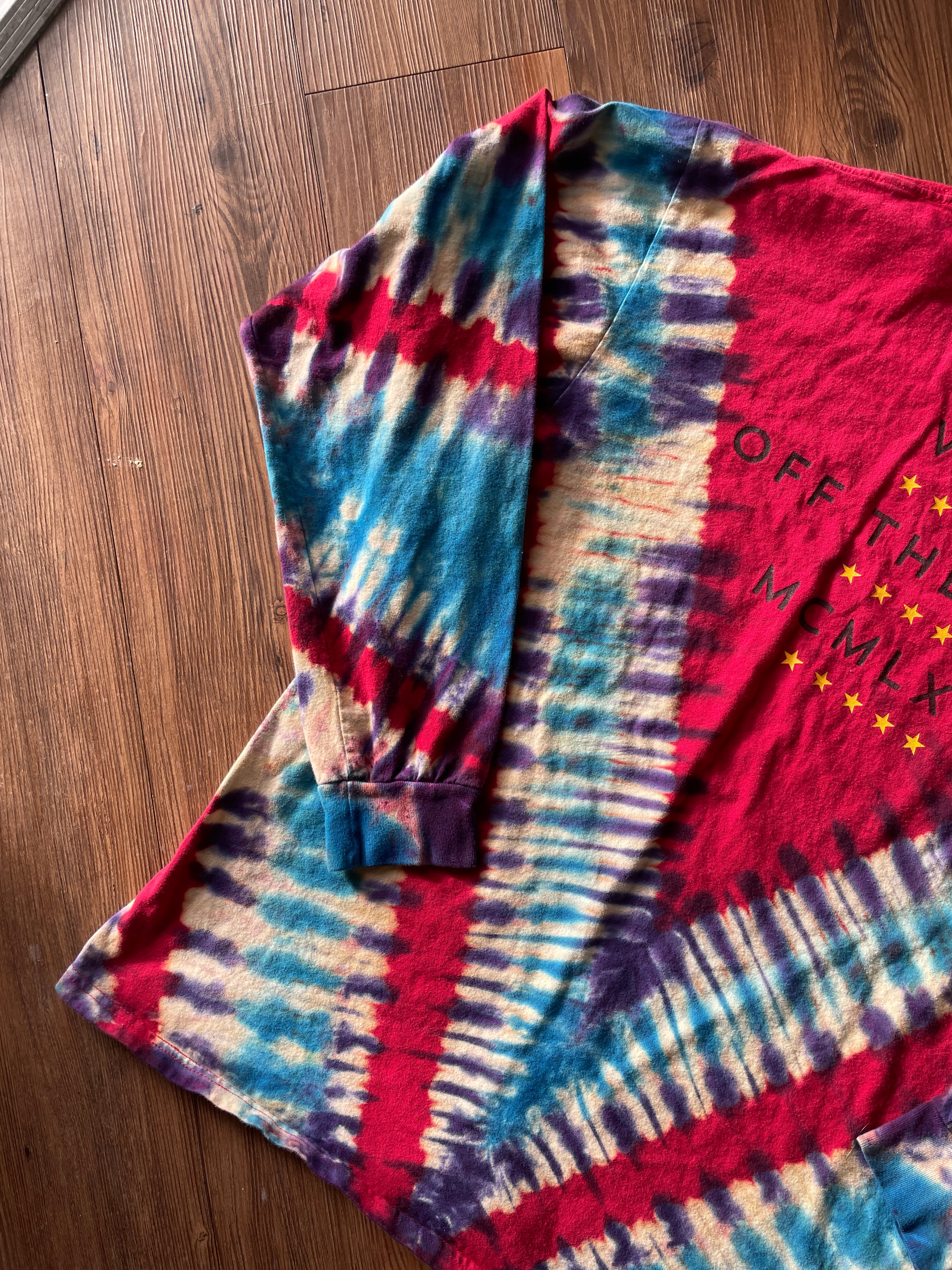 XL Men’s Vans Off The Walls Handmade Reverse Tie Dye Long Sleeve T-Short | Red, White, and Blue V-Pleated Long Sleeve