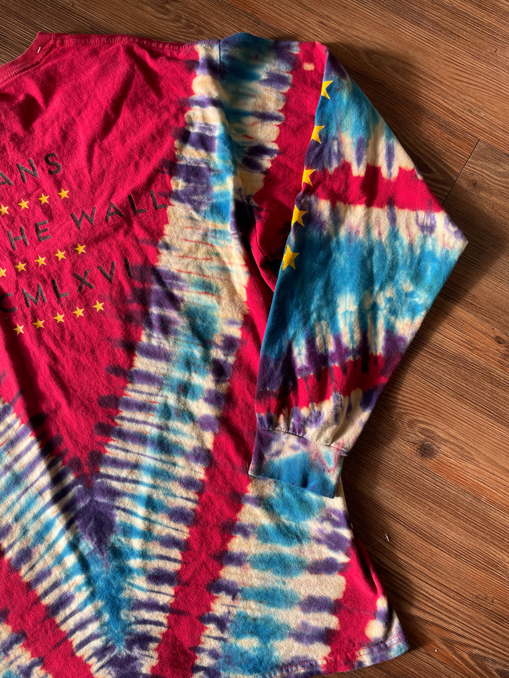 XL Men’s Vans Off The Walls Handmade Reverse Tie Dye Long Sleeve T-Short | Red, White, and Blue V-Pleated Long Sleeve