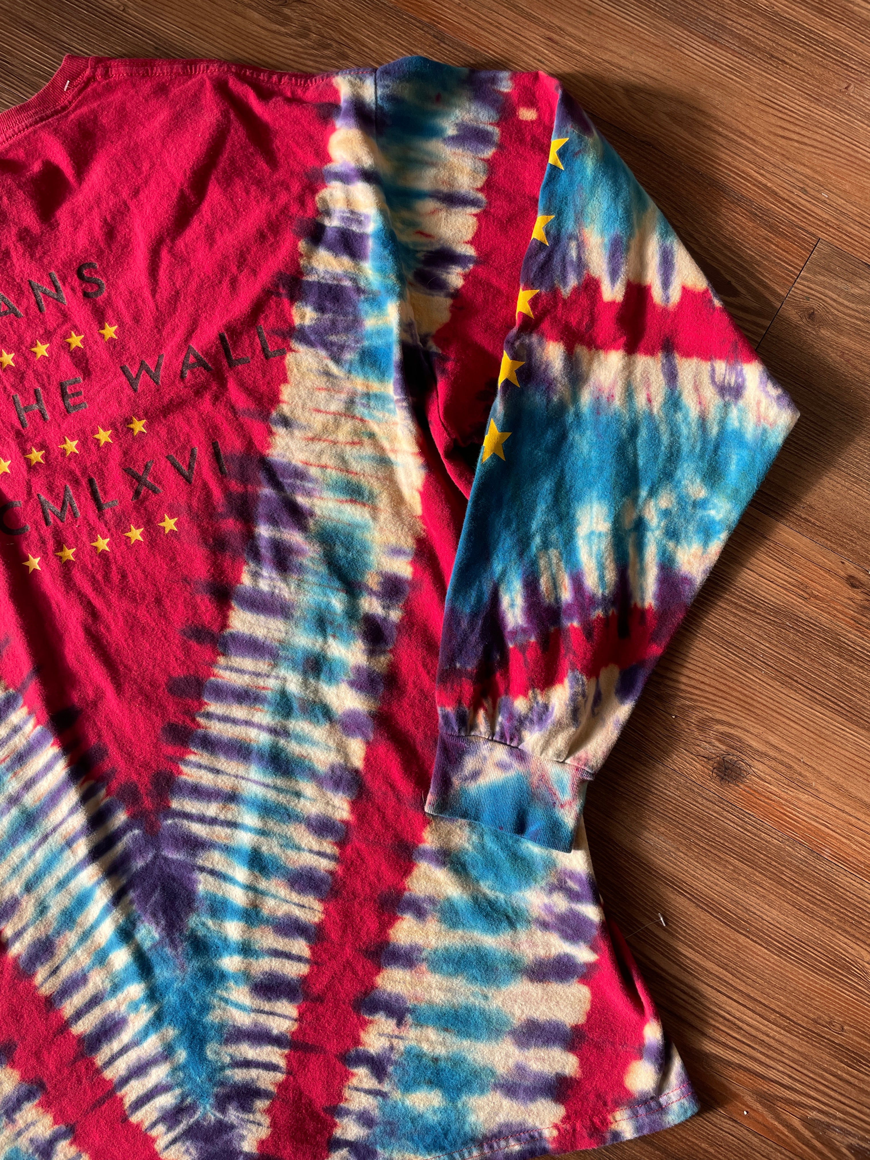 XL Men’s Vans Off The Walls Handmade Reverse Tie Dye Long Sleeve T-Short | Red, White, and Blue V-Pleated Long Sleeve