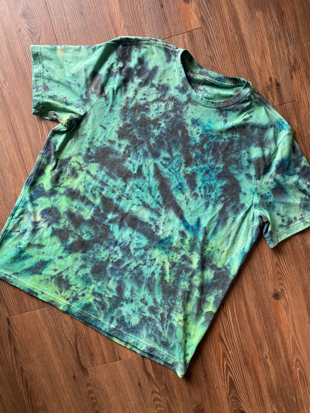 XL Men’s Green Galaxy Dyed Handmade Tie Dye T-Shirt | Shades of Green Tie Dye Short Sleeve