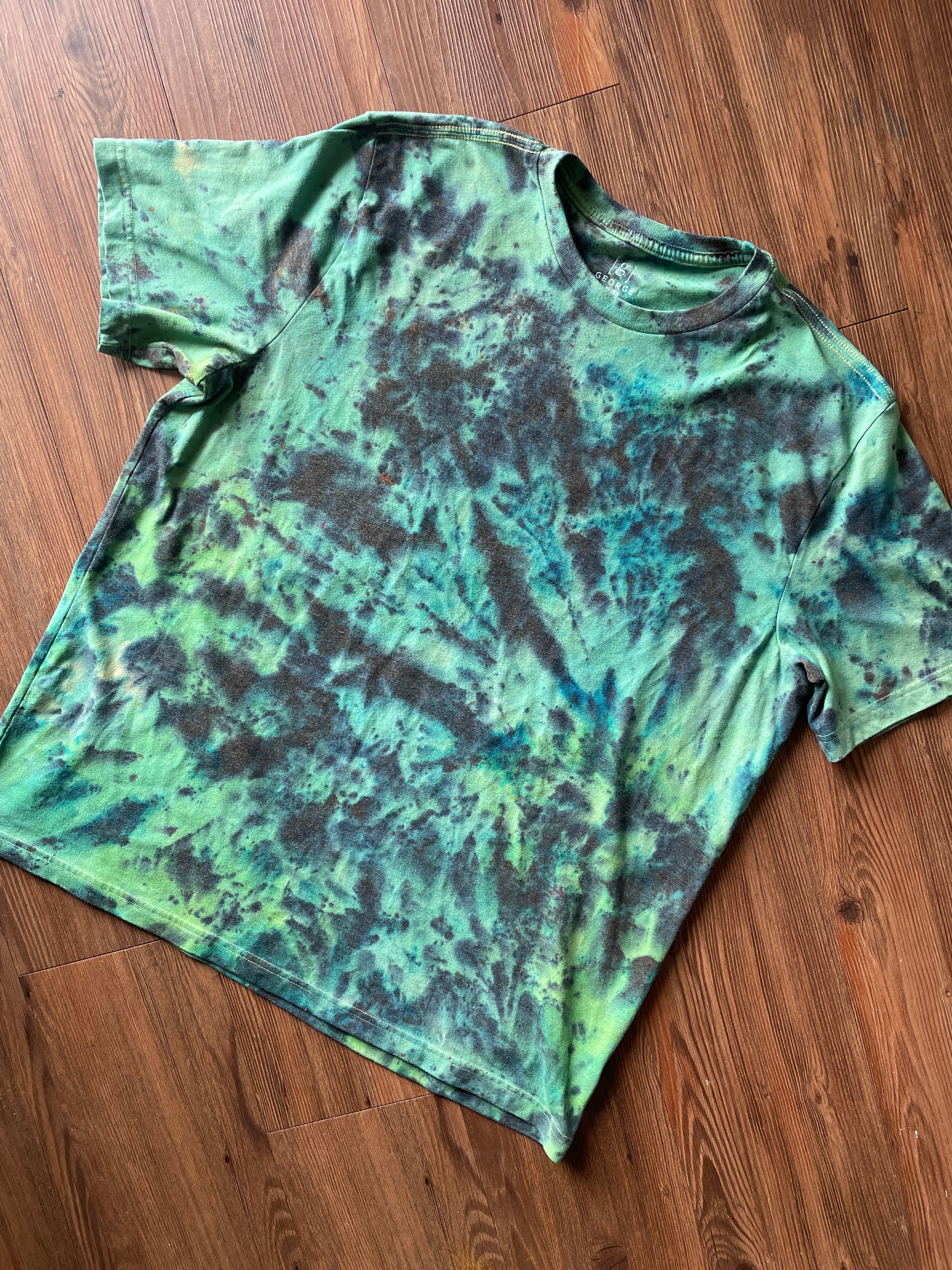 XL Men’s Green Galaxy Dyed Handmade Tie Dye T-Shirt | Shades of Green Tie Dye Short Sleeve