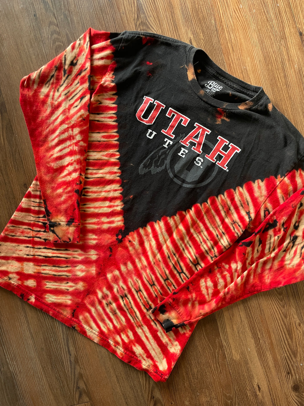 LARGE Men’s Utah Utes Handmade Reverse Tie Dye Long Sleeve T-Shirt | Red and Black V-Pleated Long Sleeve Tee