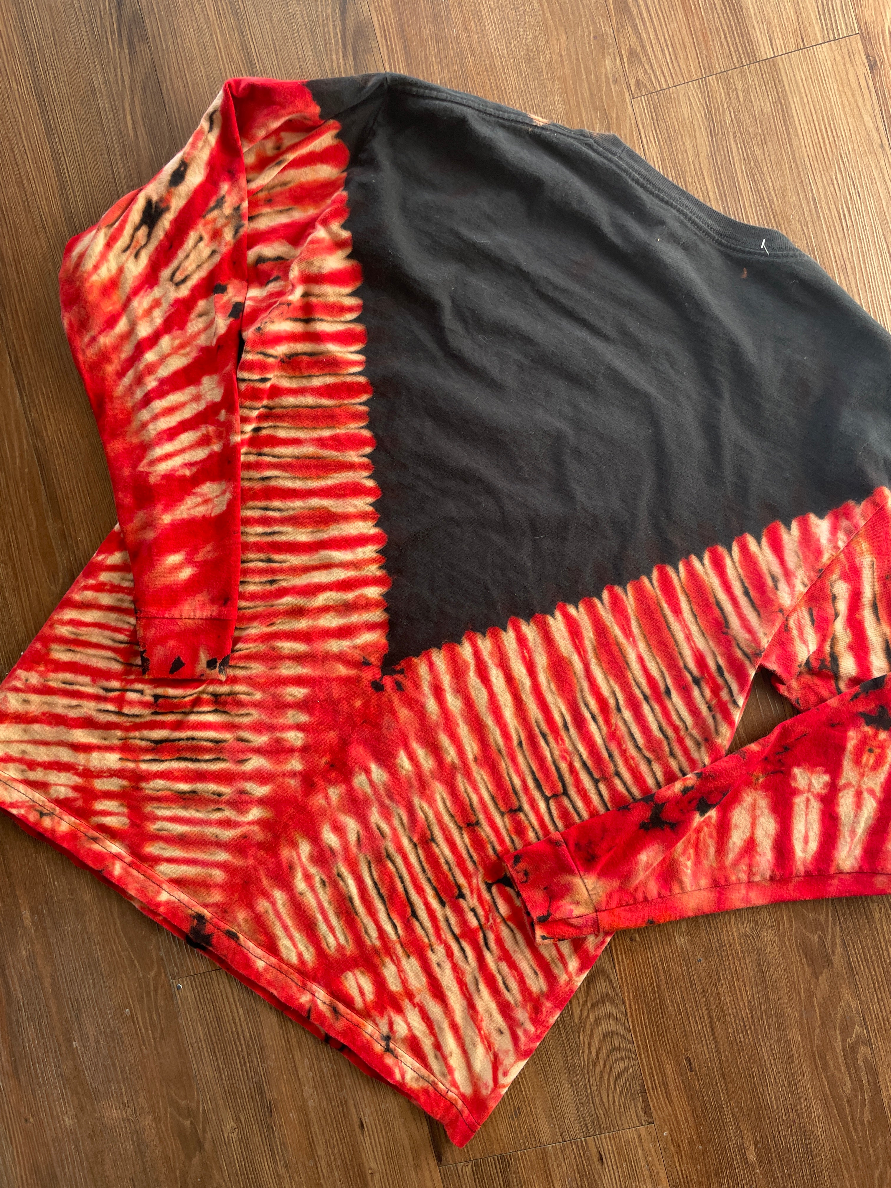 LARGE Men’s Utah Utes Handmade Reverse Tie Dye Long Sleeve T-Shirt | Red and Black V-Pleated Long Sleeve Tee