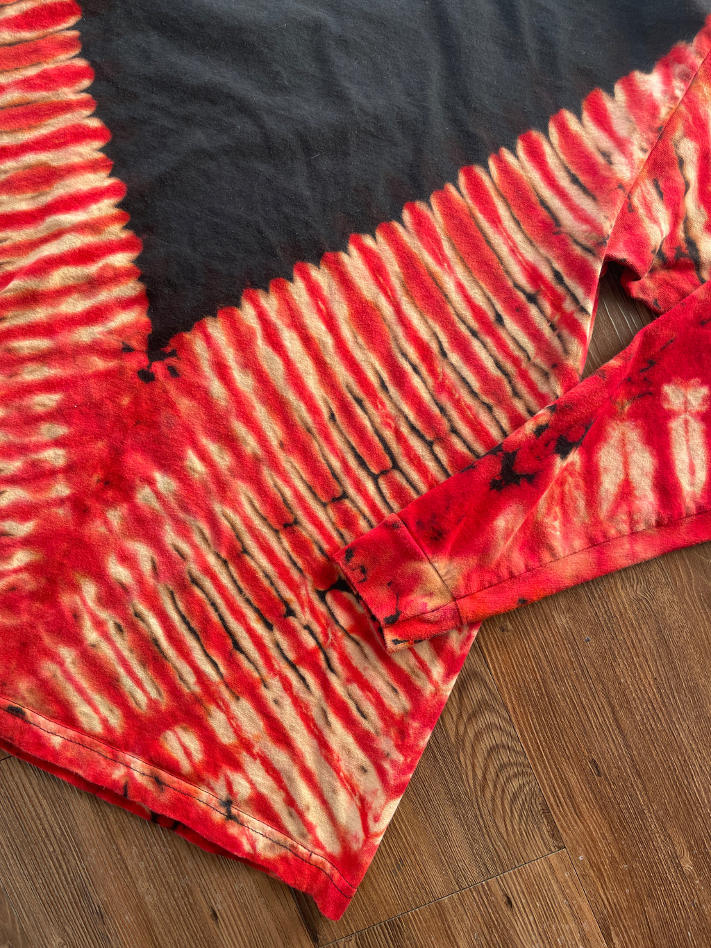 LARGE Men’s Utah Utes Handmade Reverse Tie Dye Long Sleeve T-Shirt | Red and Black V-Pleated Long Sleeve Tee