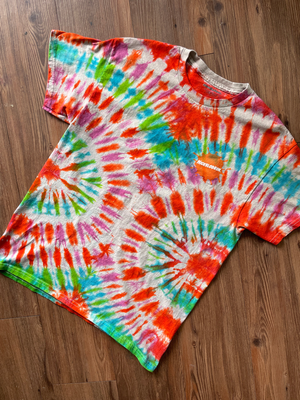 MEDIUM Men’s Nickelodeon Handmade Tie Dye T-Shirt | Retro 90s Multicolor Pleated Short Sleeve Tee