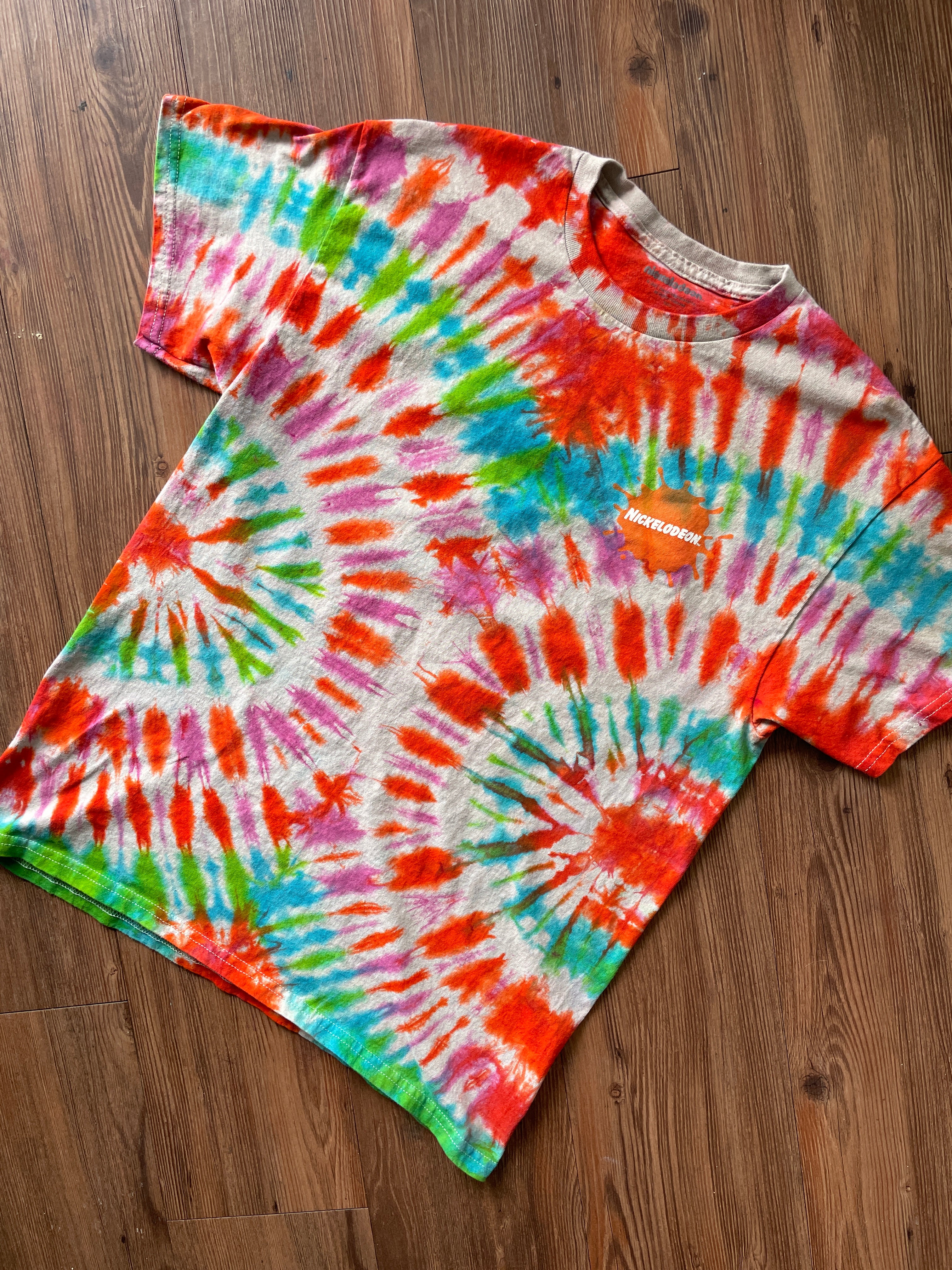 MEDIUM Men’s Nickelodeon Handmade Tie Dye T-Shirt | Retro 90s Multicolor Pleated Short Sleeve Tee