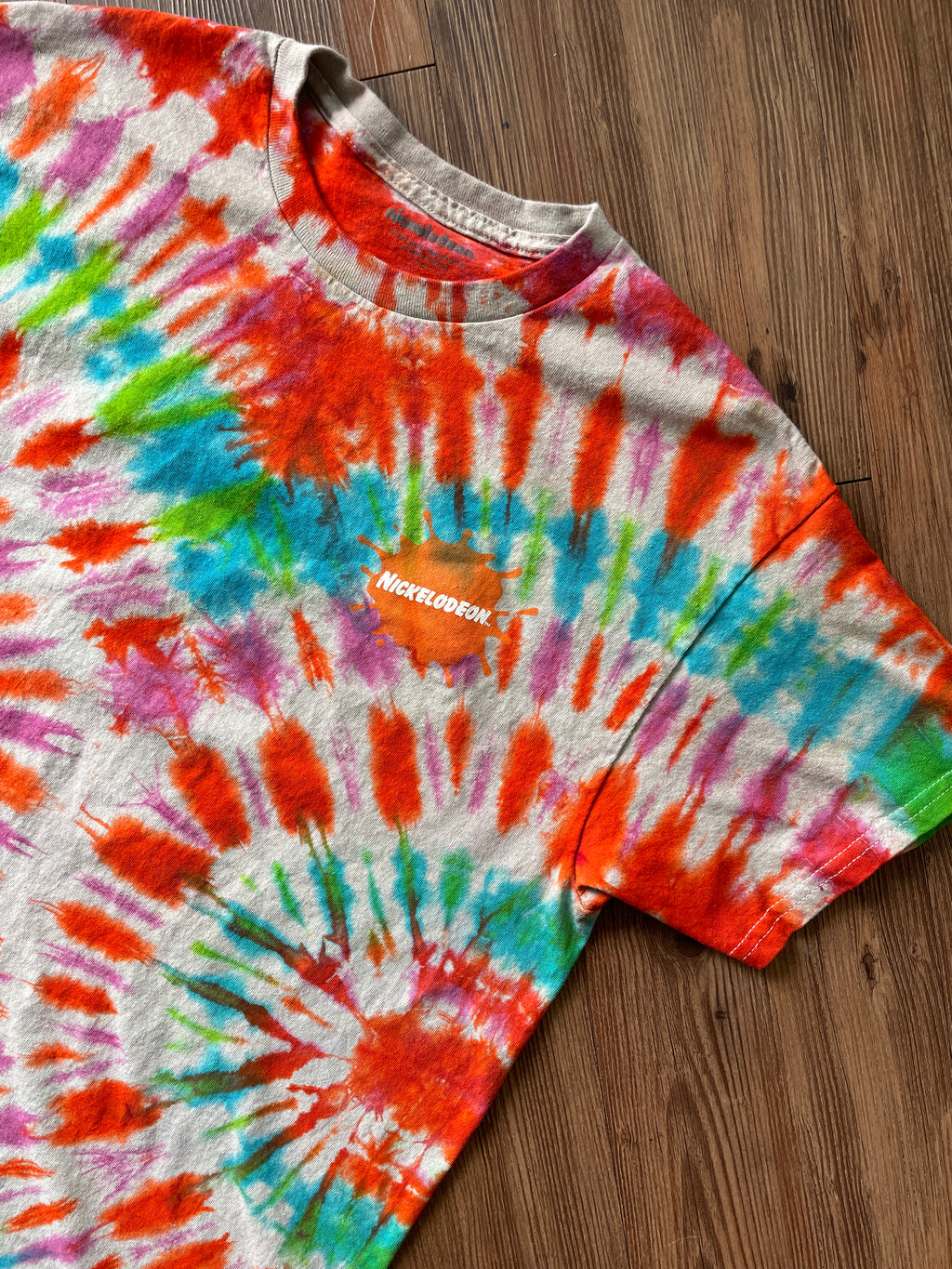 MEDIUM Men’s Nickelodeon Handmade Tie Dye T-Shirt | Retro 90s Multicolor Pleated Short Sleeve Tee