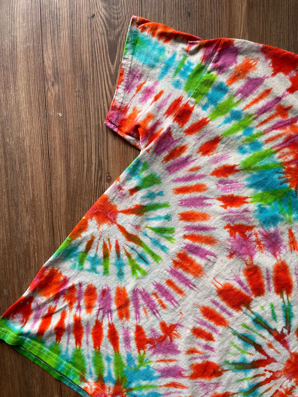 MEDIUM Men’s Nickelodeon Handmade Tie Dye T-Shirt | Retro 90s Multicolor Pleated Short Sleeve Tee