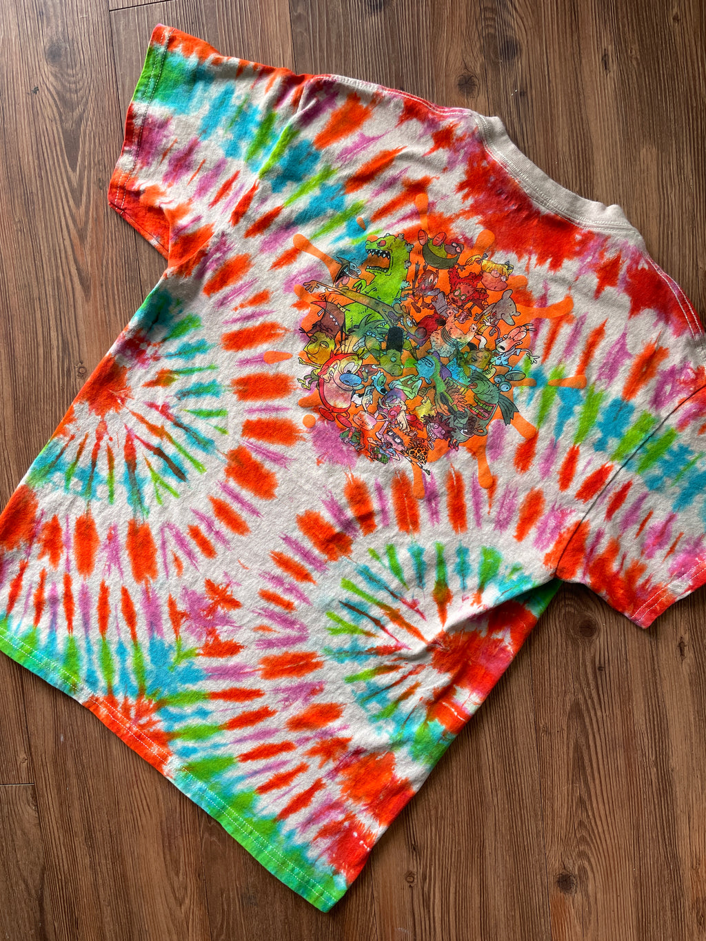 MEDIUM Men’s Nickelodeon Handmade Tie Dye T-Shirt | Retro 90s Multicolor Pleated Short Sleeve Tee