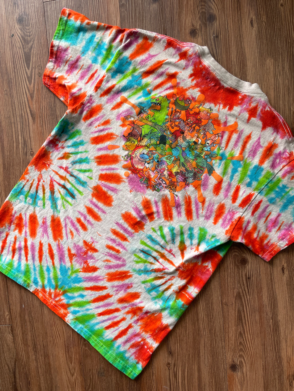 MEDIUM Men’s Nickelodeon Handmade Tie Dye T-Shirt | Retro 90s Multicolor Pleated Short Sleeve Tee