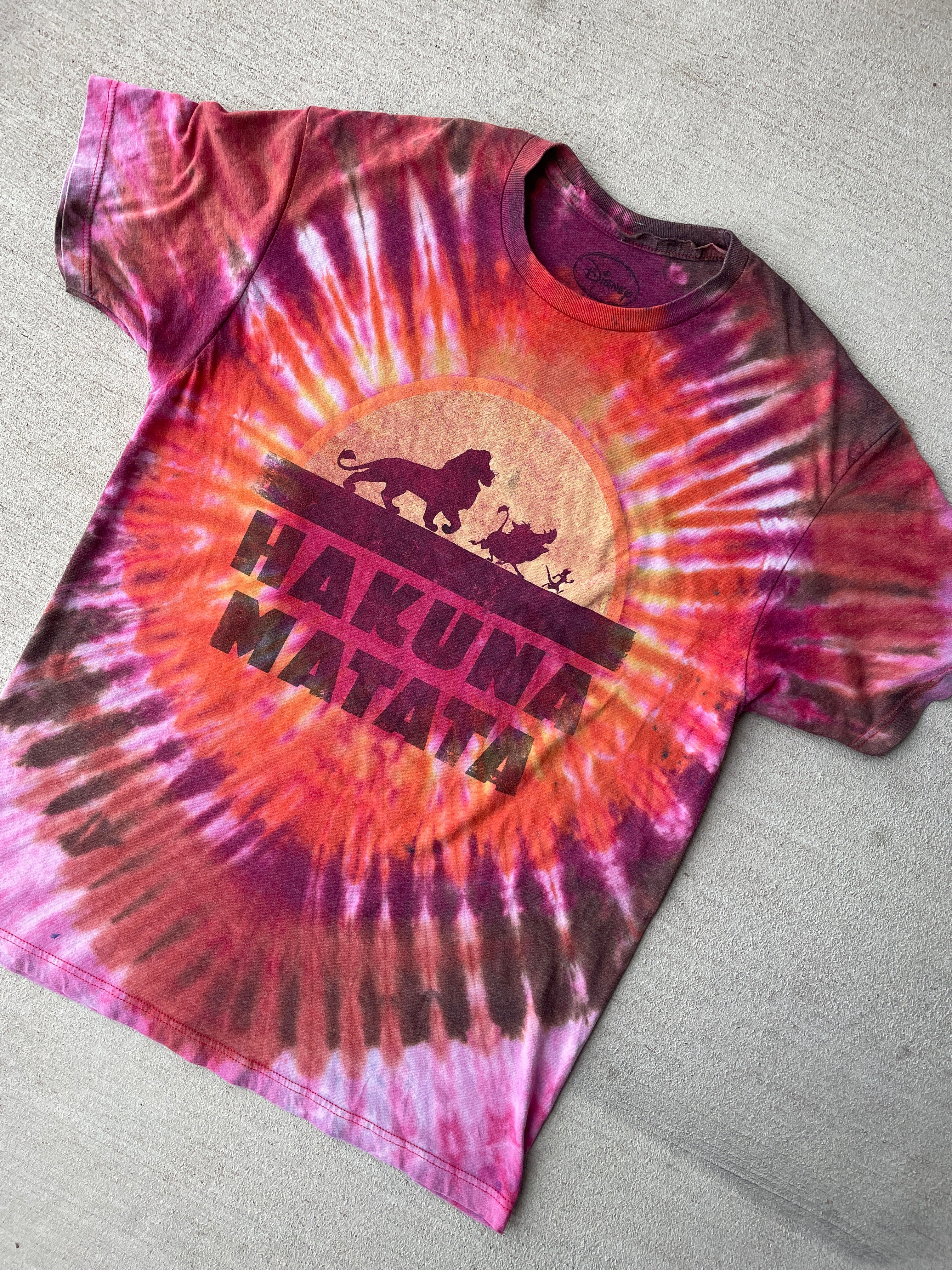Large Men’s Hakuna Matata Handmade Tie Dye T-Shirt | Disney Red and Oragnge Reverse Tie Dye Short Sleeve