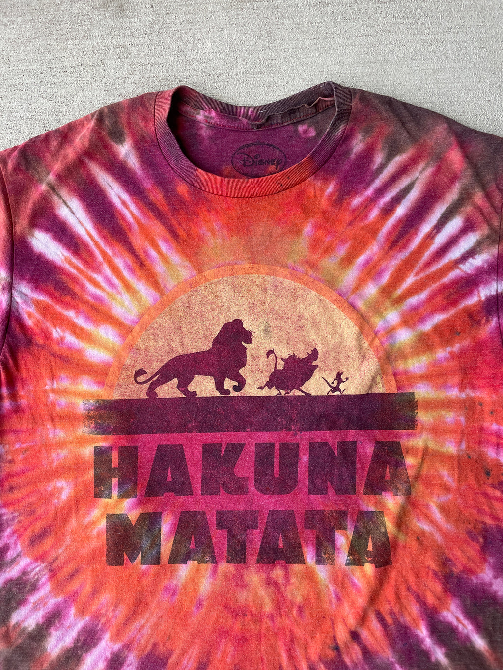 Large Men’s Hakuna Matata Handmade Tie Dye T-Shirt | Disney Red and Oragnge Reverse Tie Dye Short Sleeve