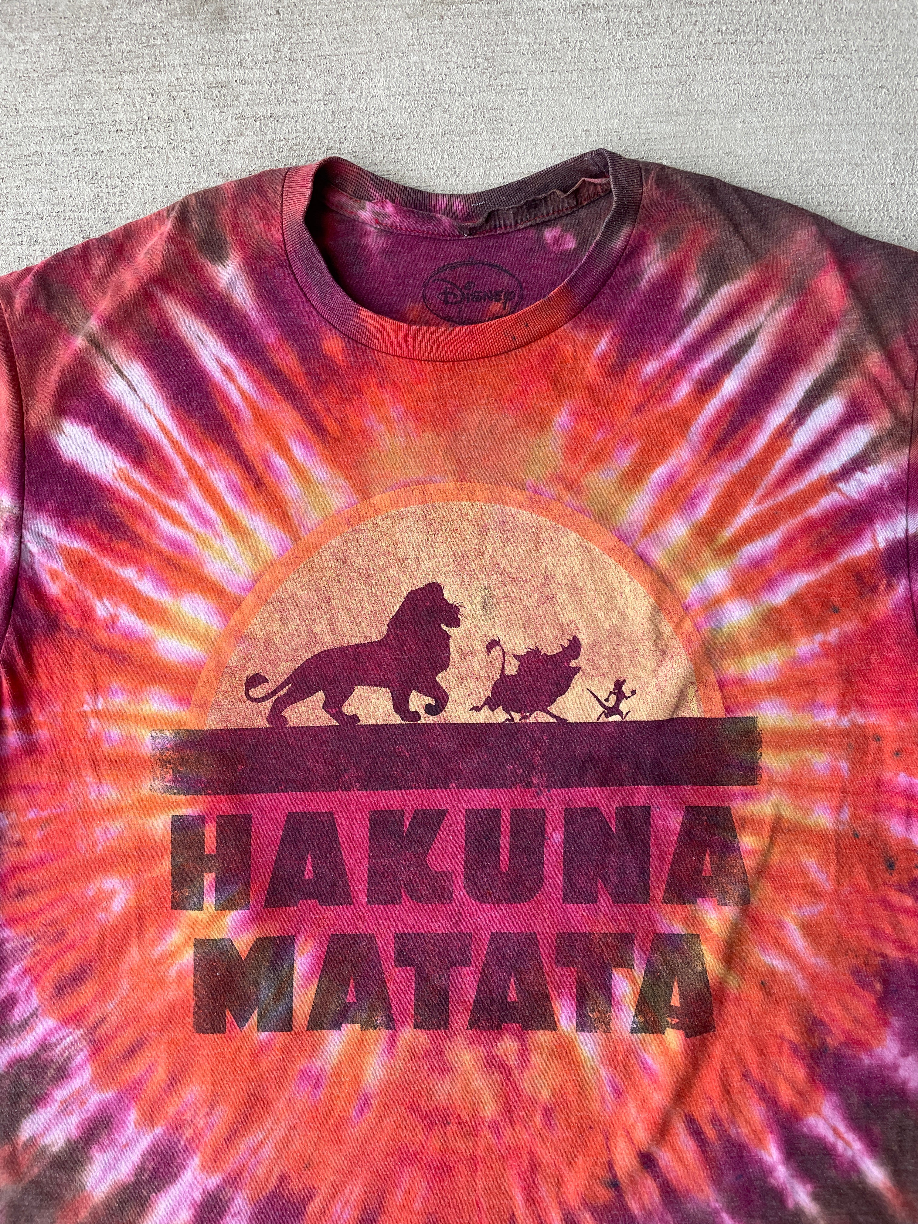 Large Men’s Hakuna Matata Handmade Tie Dye T-Shirt | Disney Red and Oragnge Reverse Tie Dye Short Sleeve