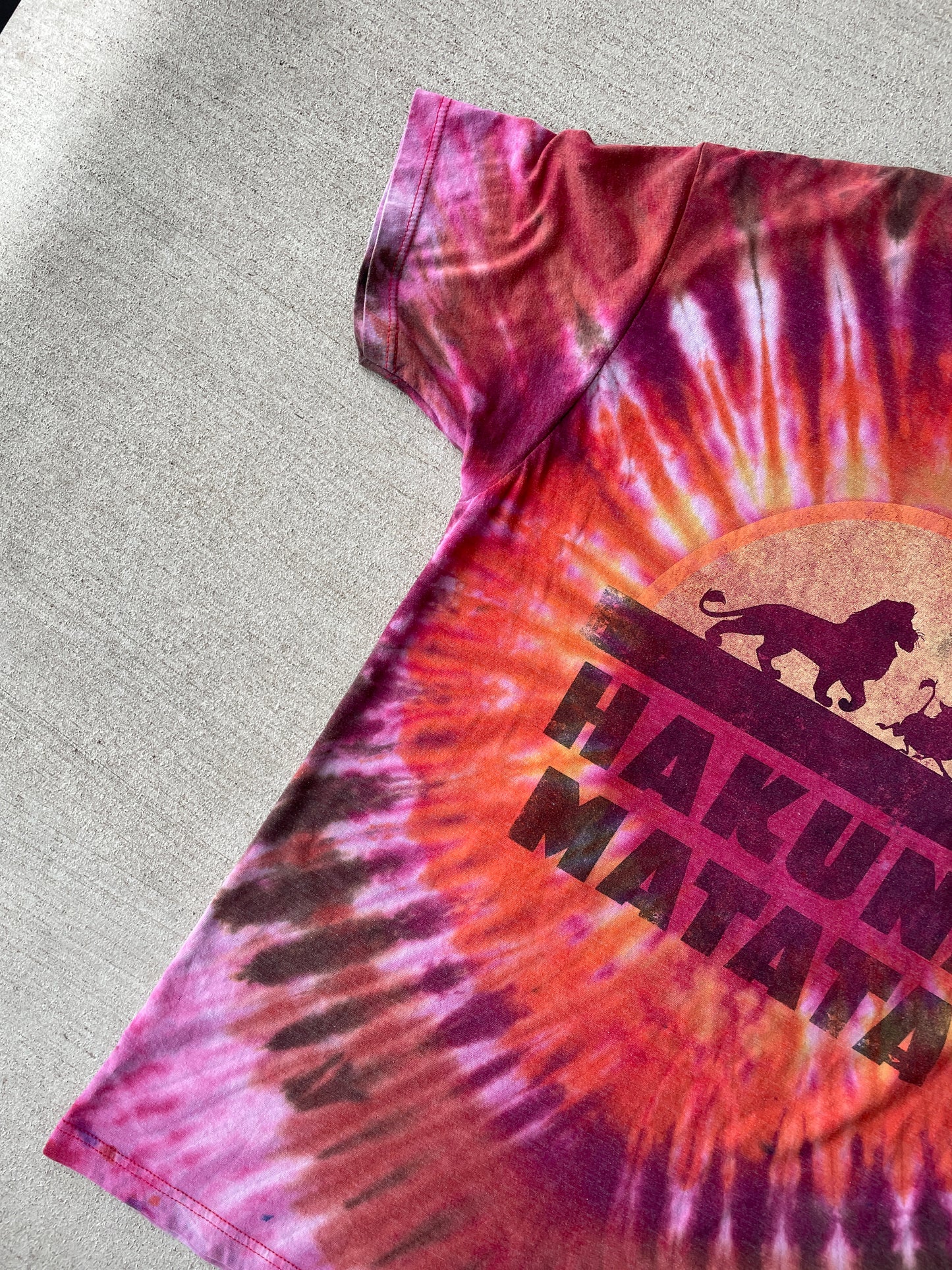 Large Men’s Hakuna Matata Handmade Tie Dye T-Shirt | Disney Red and Oragnge Reverse Tie Dye Short Sleeve